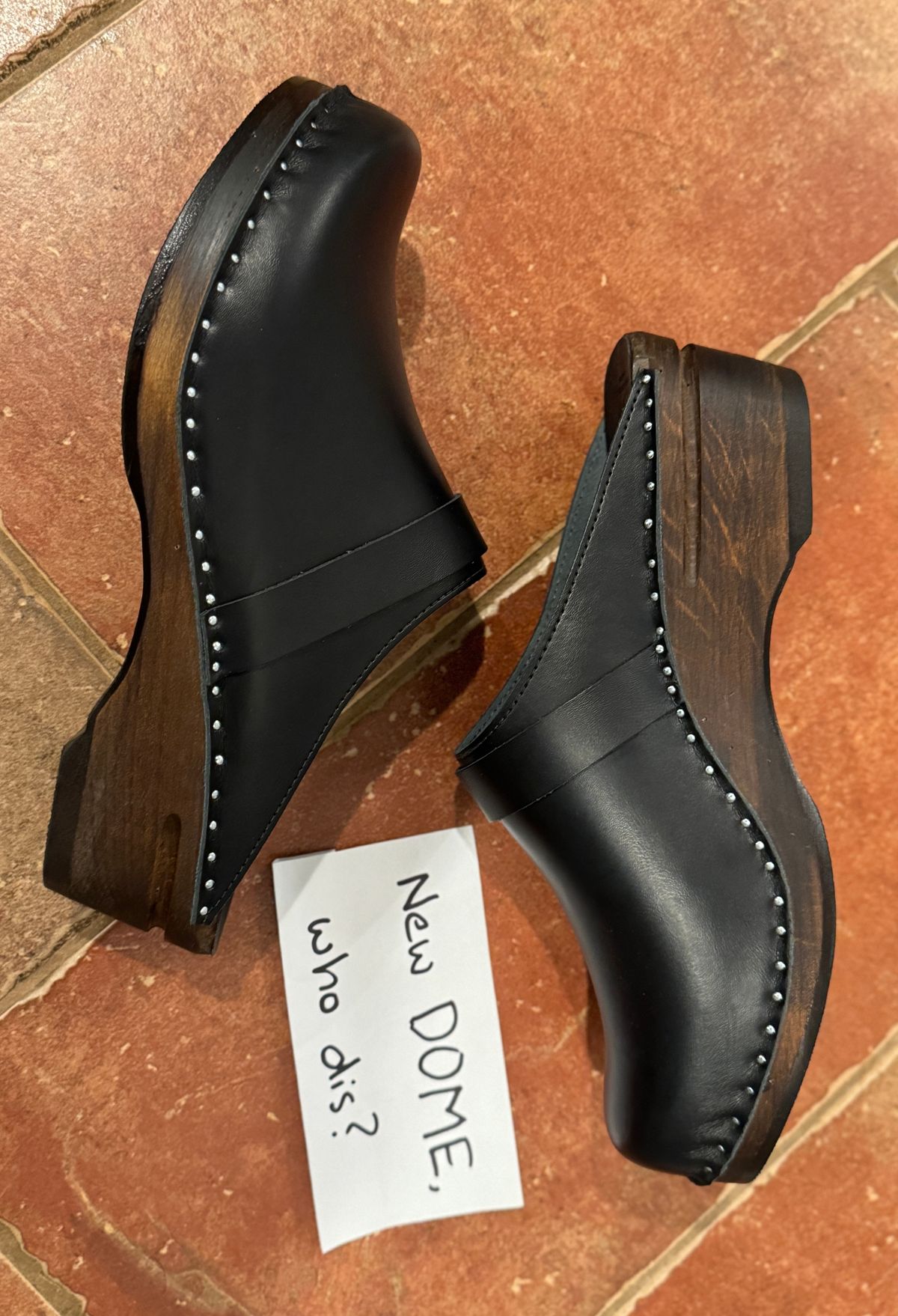 Photo by tgetzen on October 5, 2025 of the Troentorp DaVinci Black Brown Wood in Black Leather.
