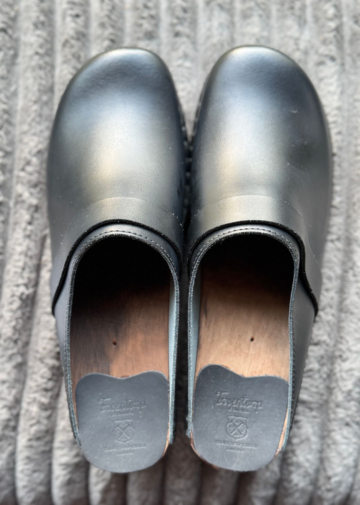 Photo by tgetzen on October 5, 2025 of the Troentorp DaVinci Black Brown Wood in Black Leather.