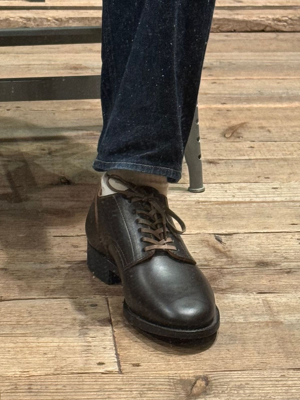 Photo by kubinice on February 21, 2024 of the Makers Horse Single in Maryam Dark Brown Horsebutt.