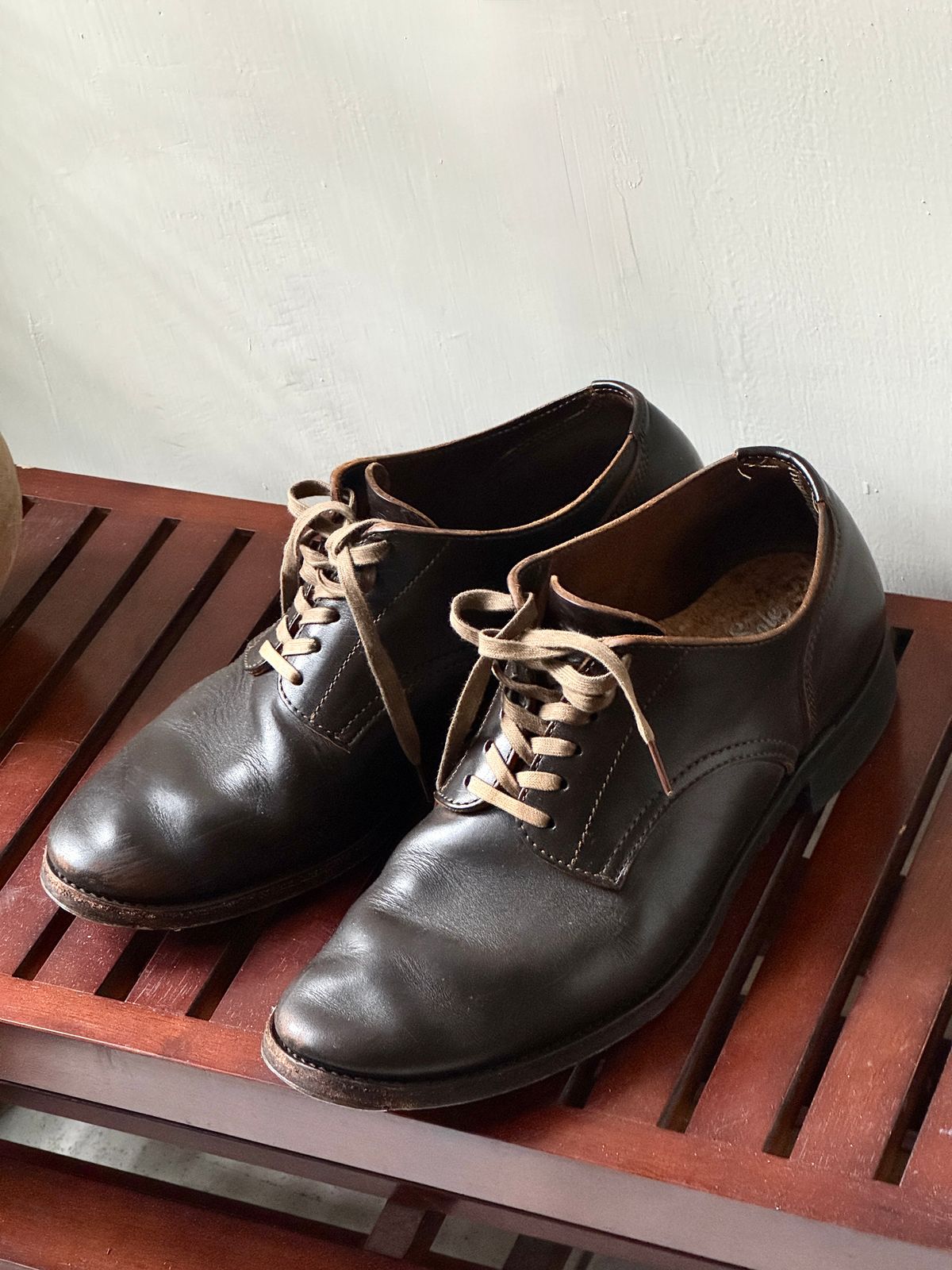 Photo by kubinice on August 31, 2025 of the Makers Horse Single in Maryam Dark Brown Horsebutt.