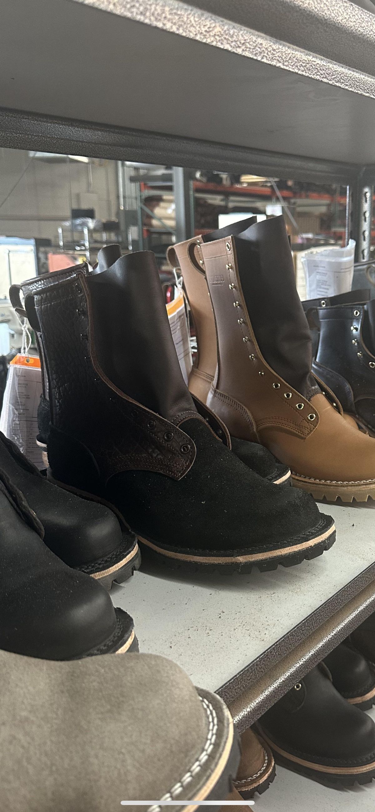Photo by Ankle333 on September 4, 2024 of the Nicks MTO in Law Tanning Black Roughout Shruken Bison & Law Tanning Walnut Smooth Shruken Bison.