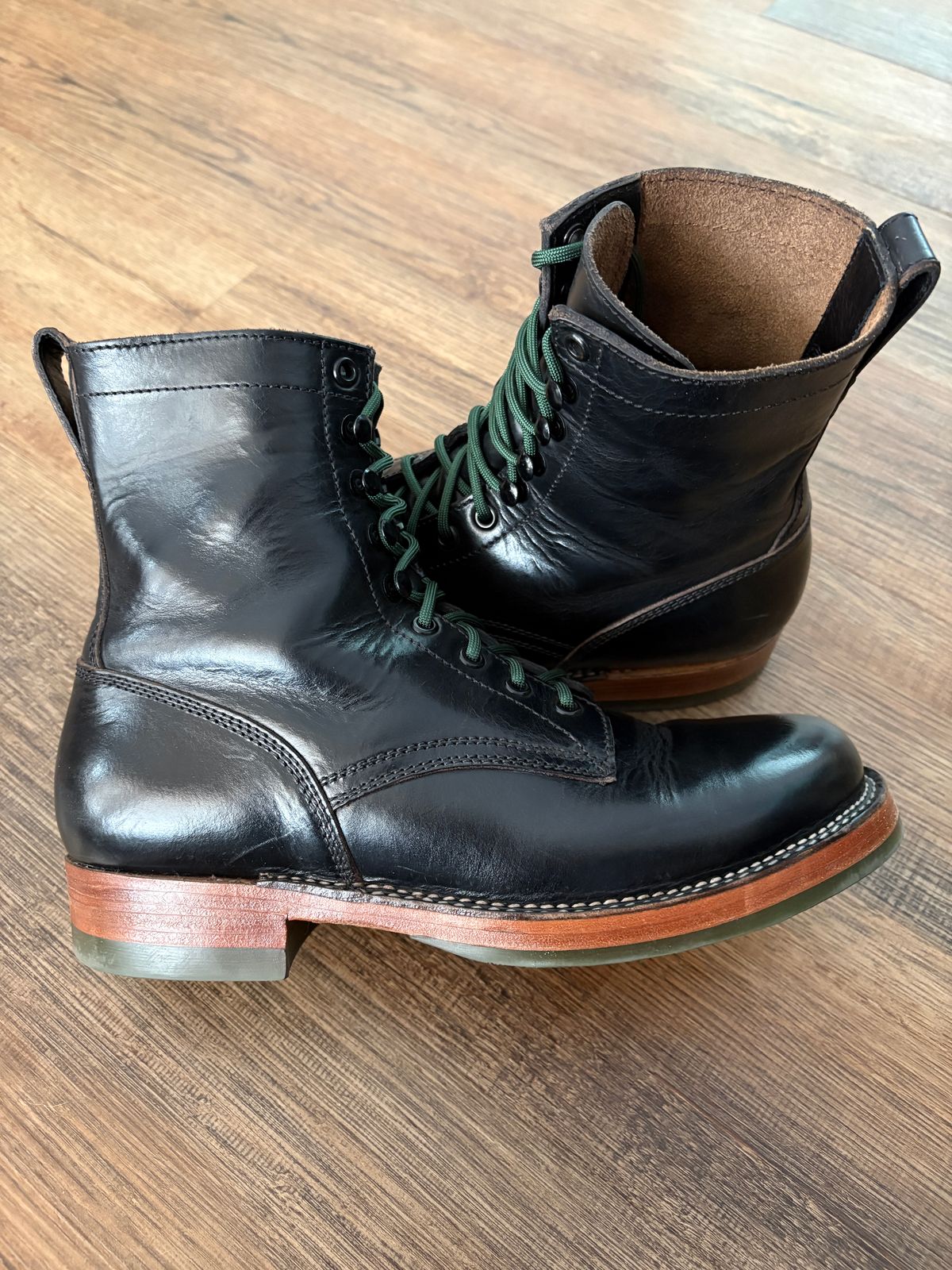 Photo by glddstgpsy on March 16, 2026 of the Blkbrd Shoemaker Dakota Logger in Horween Black Chromexcel.