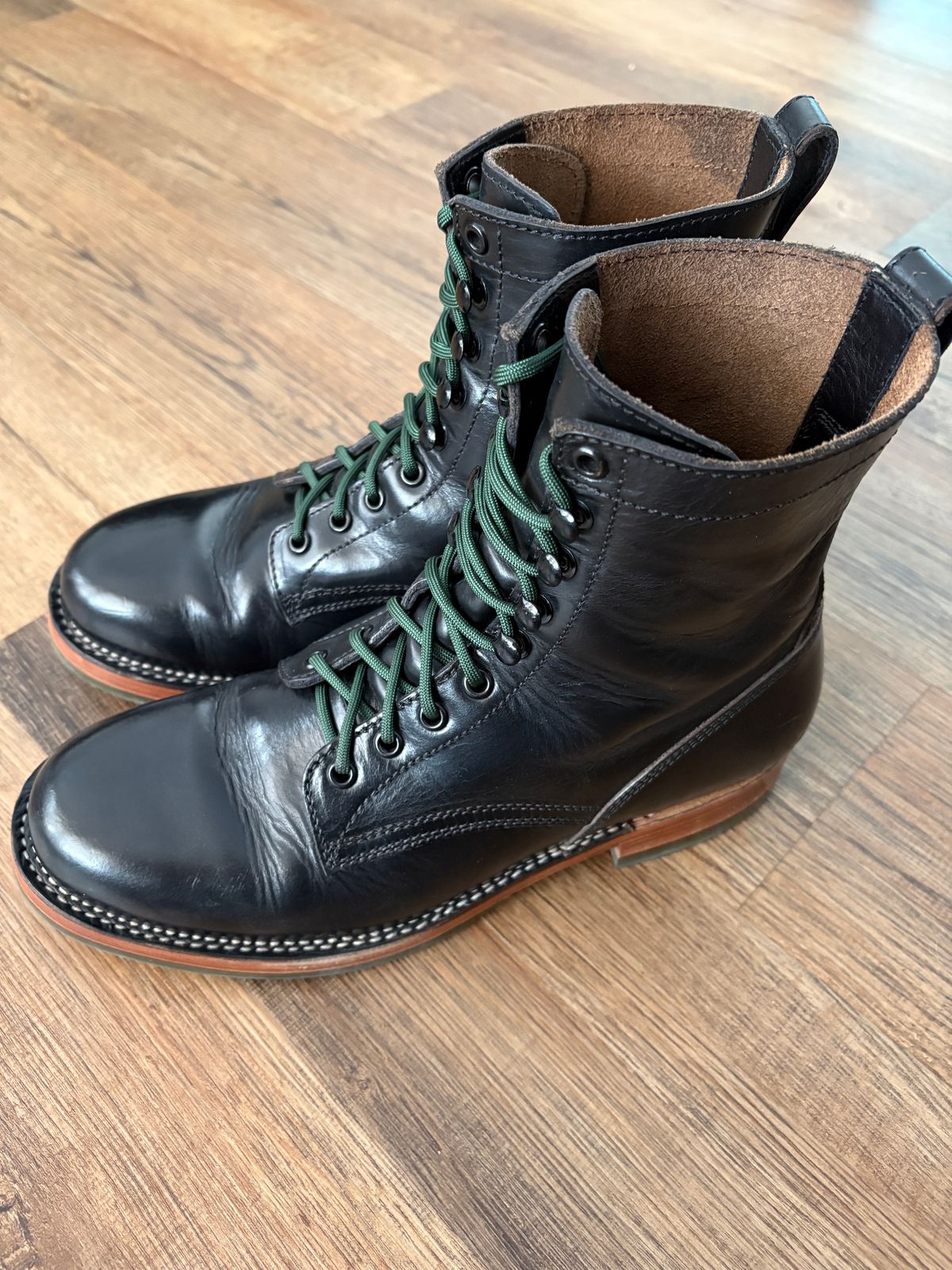 Photo by glddstgpsy on March 16, 2026 of the Blkbrd Shoemaker Dakota Logger in Horween Black Chromexcel.