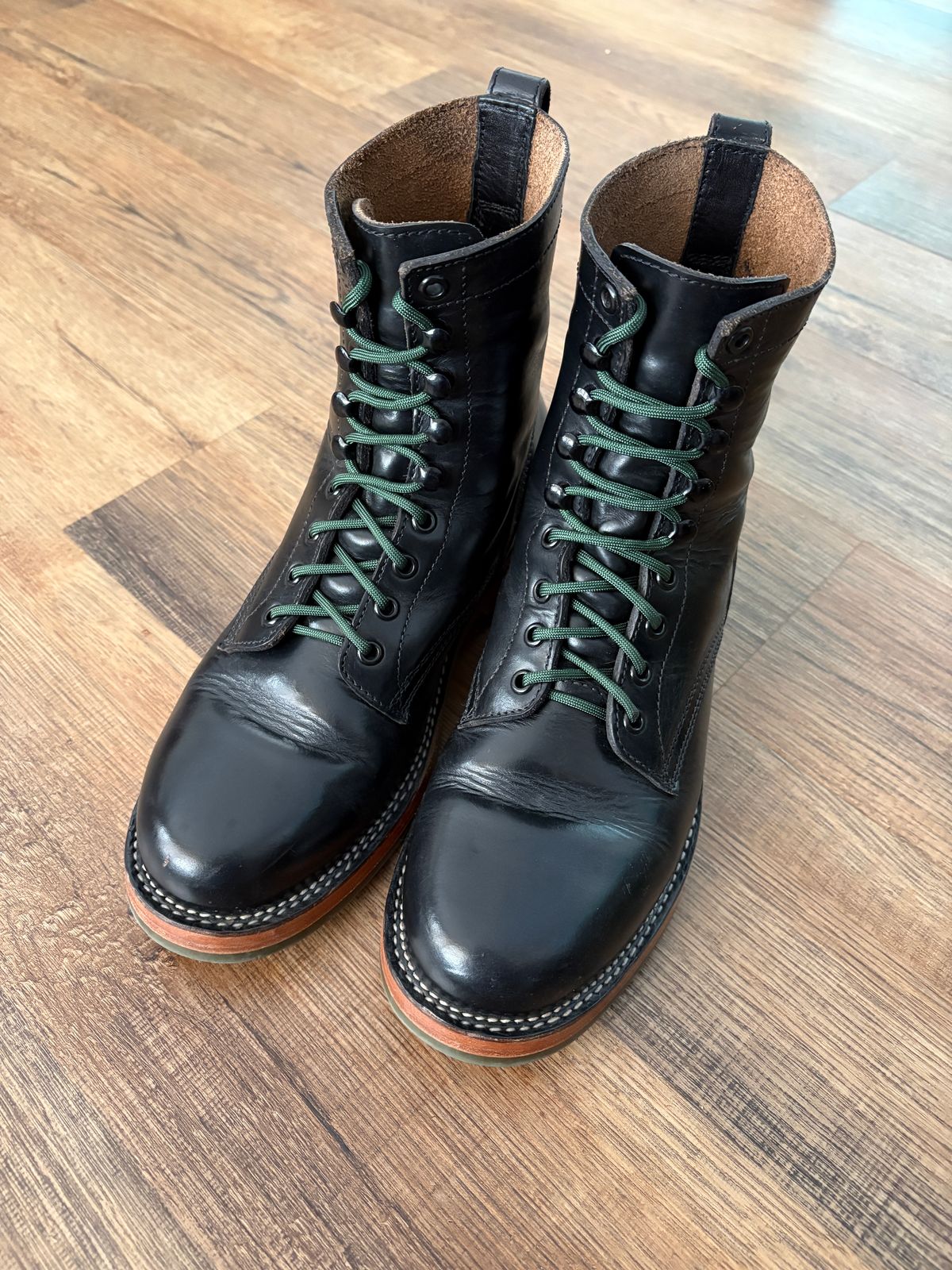 Photo by glddstgpsy on March 16, 2026 of the Blkbrd Shoemaker Dakota Logger in Horween Black Chromexcel.