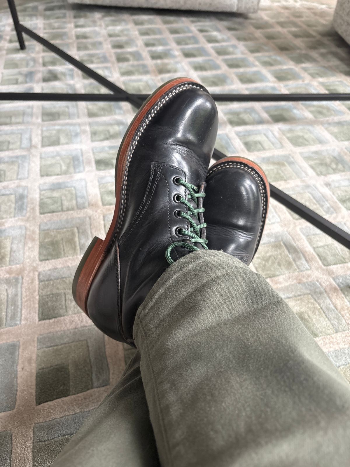 Photo by glddstgpsy on May 12, 2026 of the Blkbrd Shoemaker Dakota Logger in Horween Black Chromexcel.