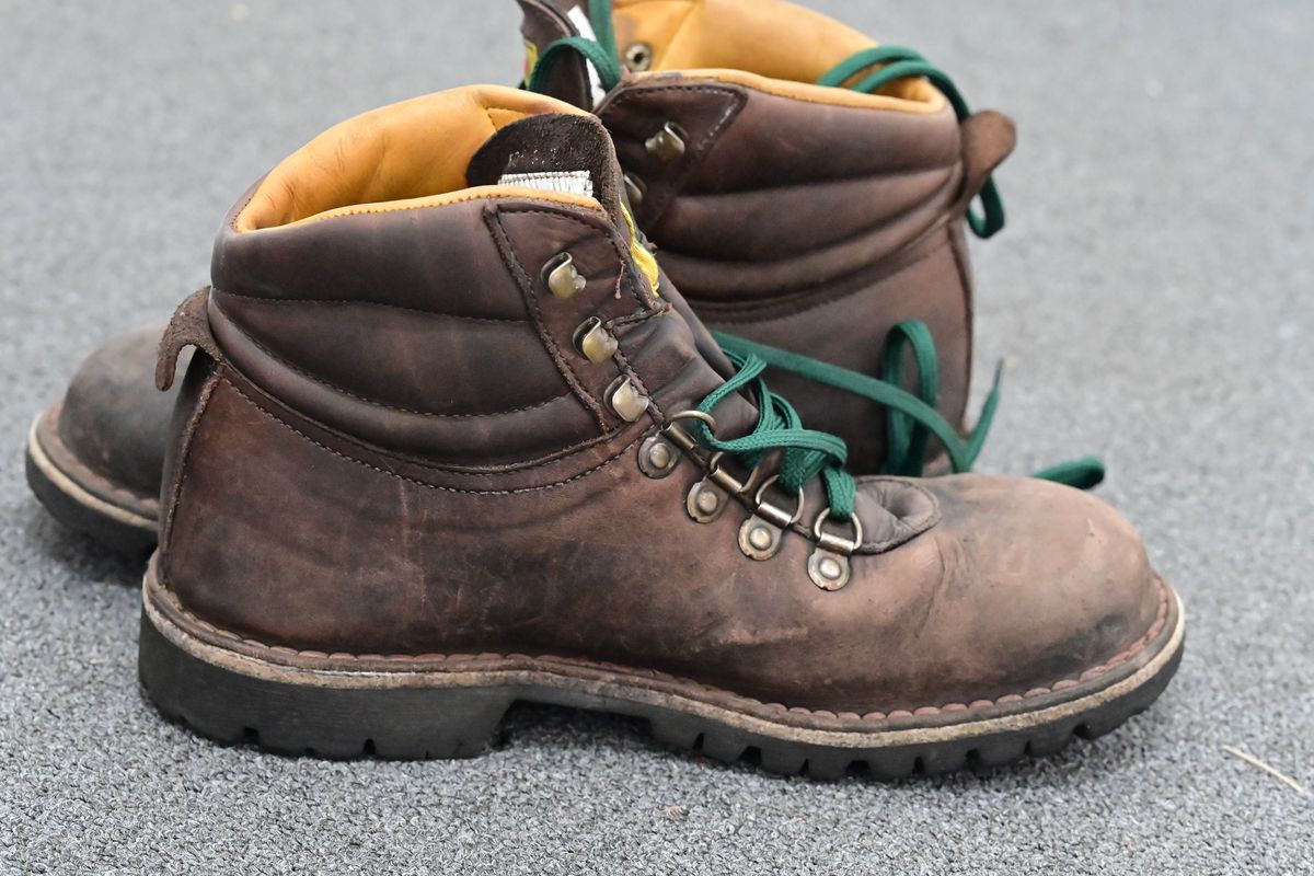 Photo by quixoticelixer on February 21, 2026 of the Jim Green Razorback in Brown Full Grain.