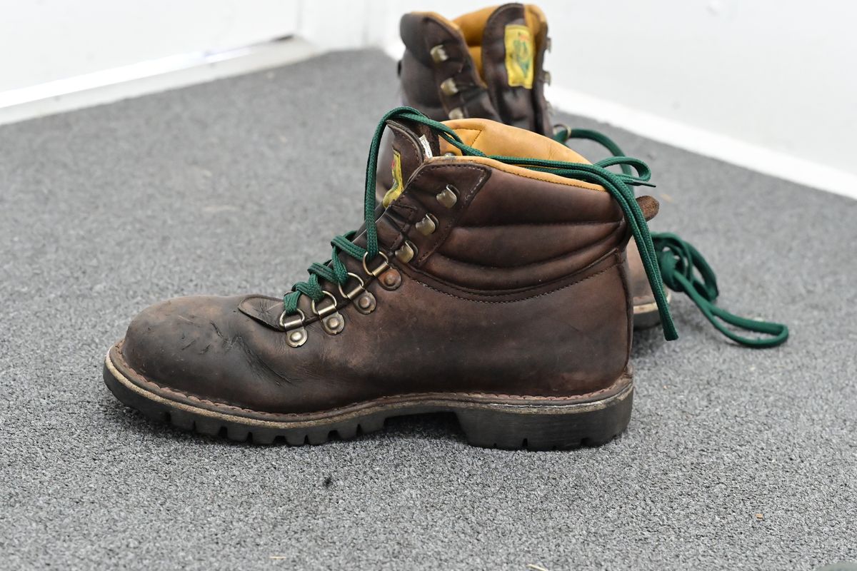 Photo by quixoticelixer on February 21, 2026 of the Jim Green Razorback in Brown Full Grain.