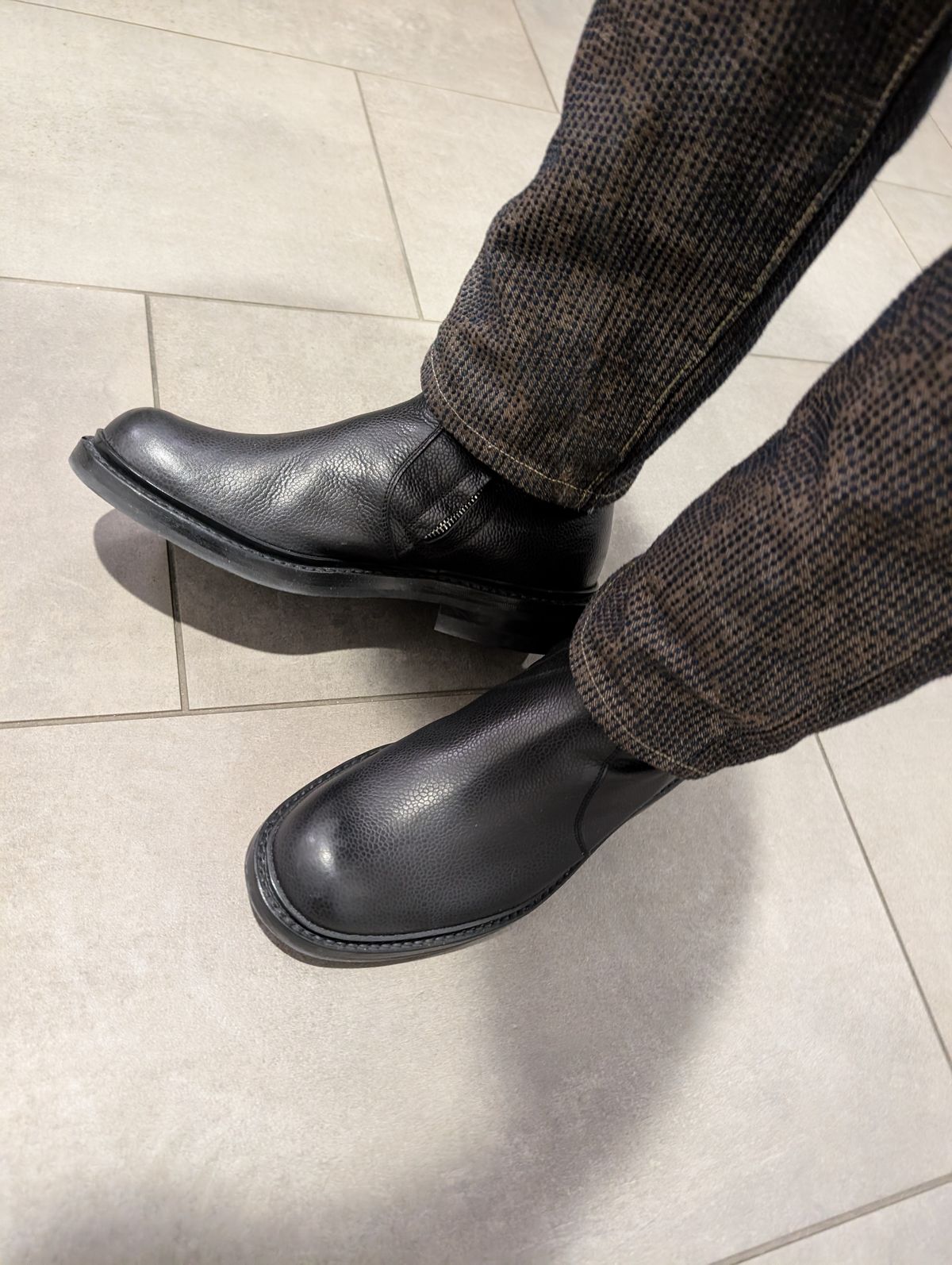 Photo by birdo36 on January 21, 2026 of the Tricker's Spade Boot in Black Scotch Grain.