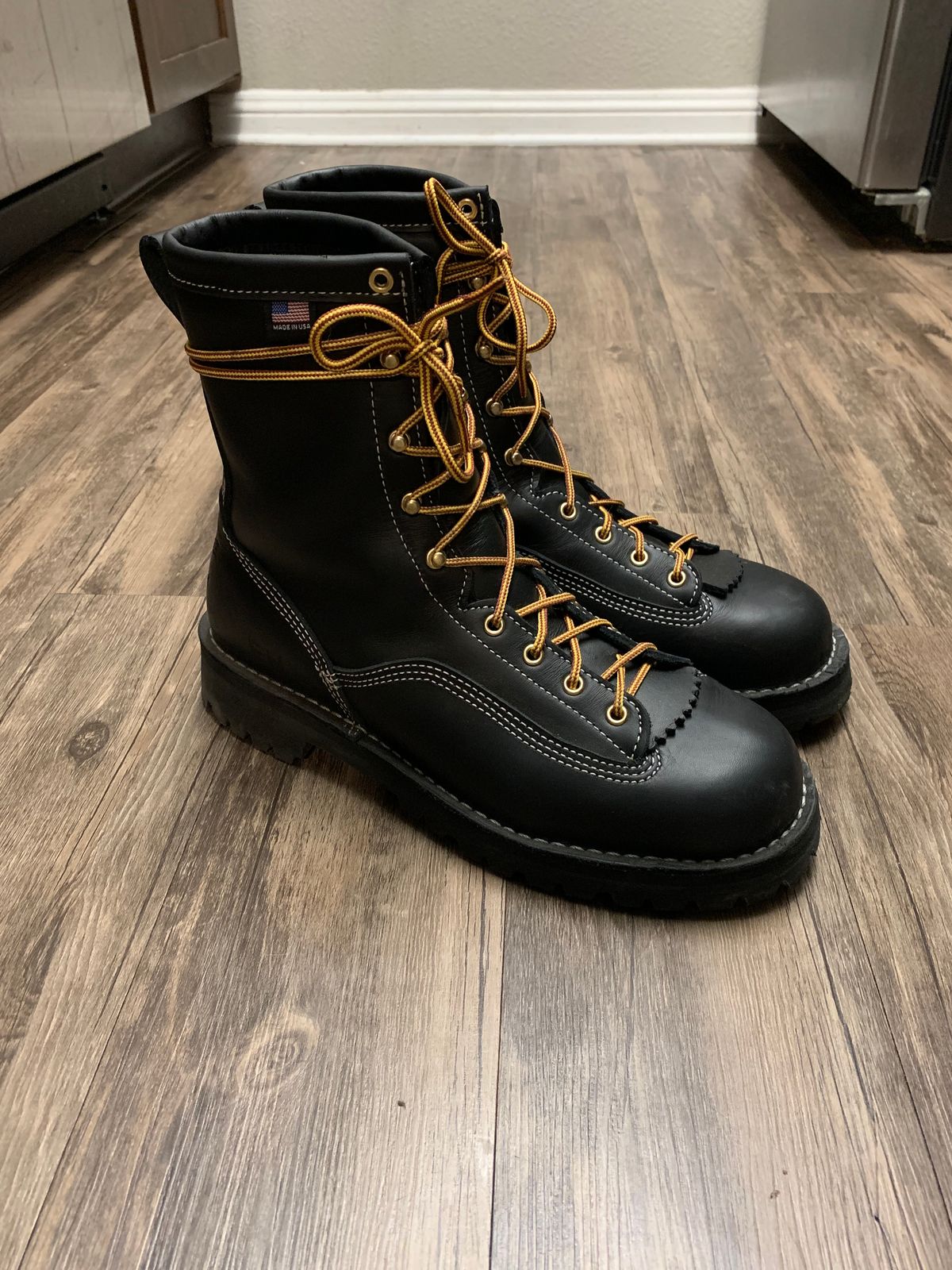 Photo by AThousandAcres on October 14, 2024 of the Danner Super Rain Forest in ‘Super Rain Forest’ Leather Black.