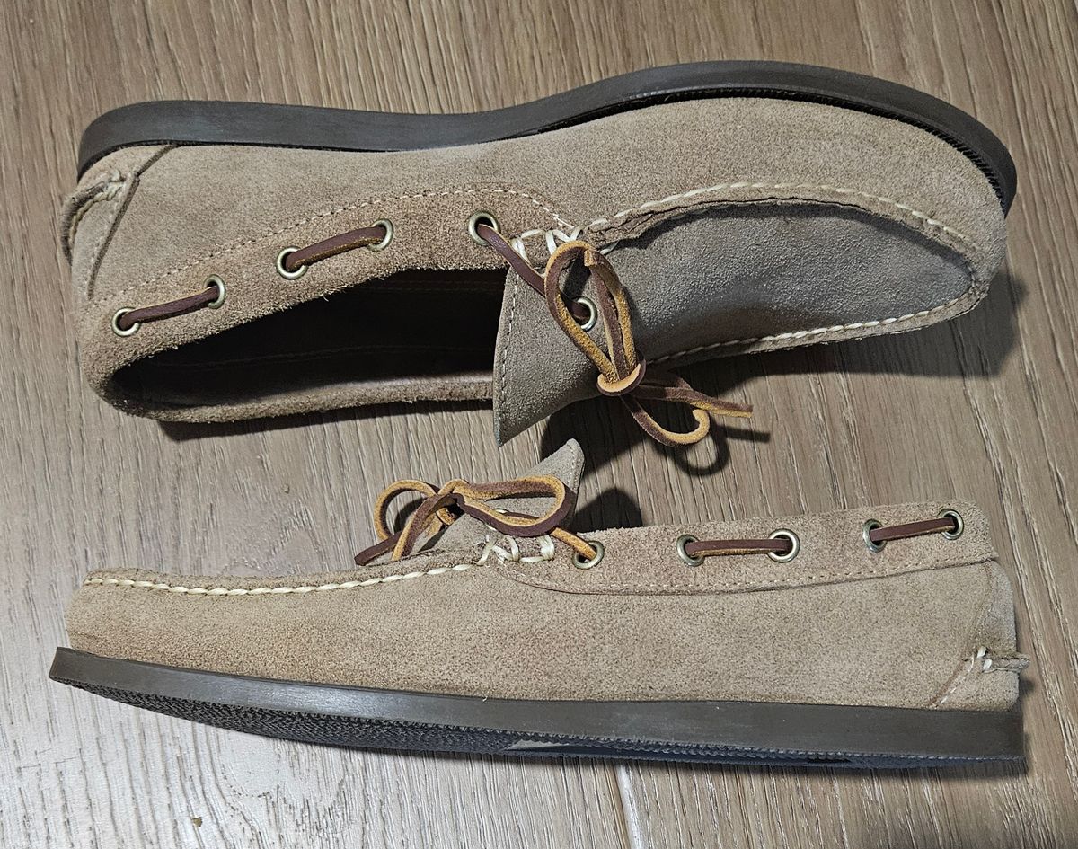 Photo by Adam_C on May 27, 2025 of the Oak Street Bootmakers Camp Moc in Horween Natural Chromexcel Roughout.