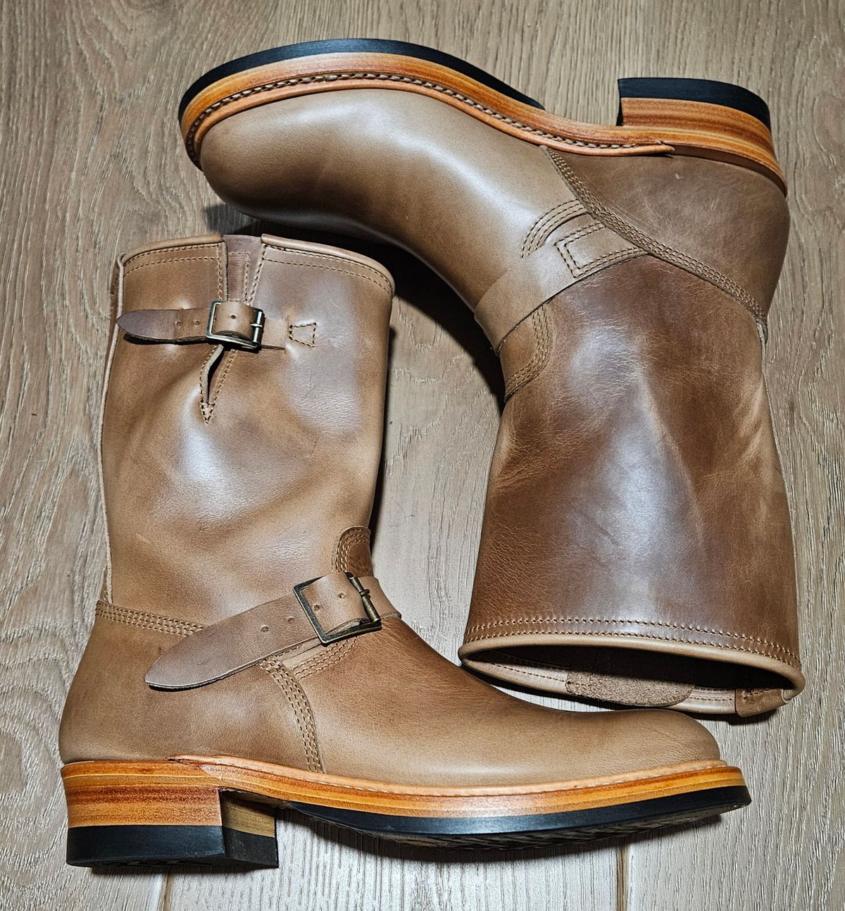 Photo by Adam_C on May 24, 2025 of the John Lofgren Wabash Engineer Boots in Horween Natural Chromexcel.