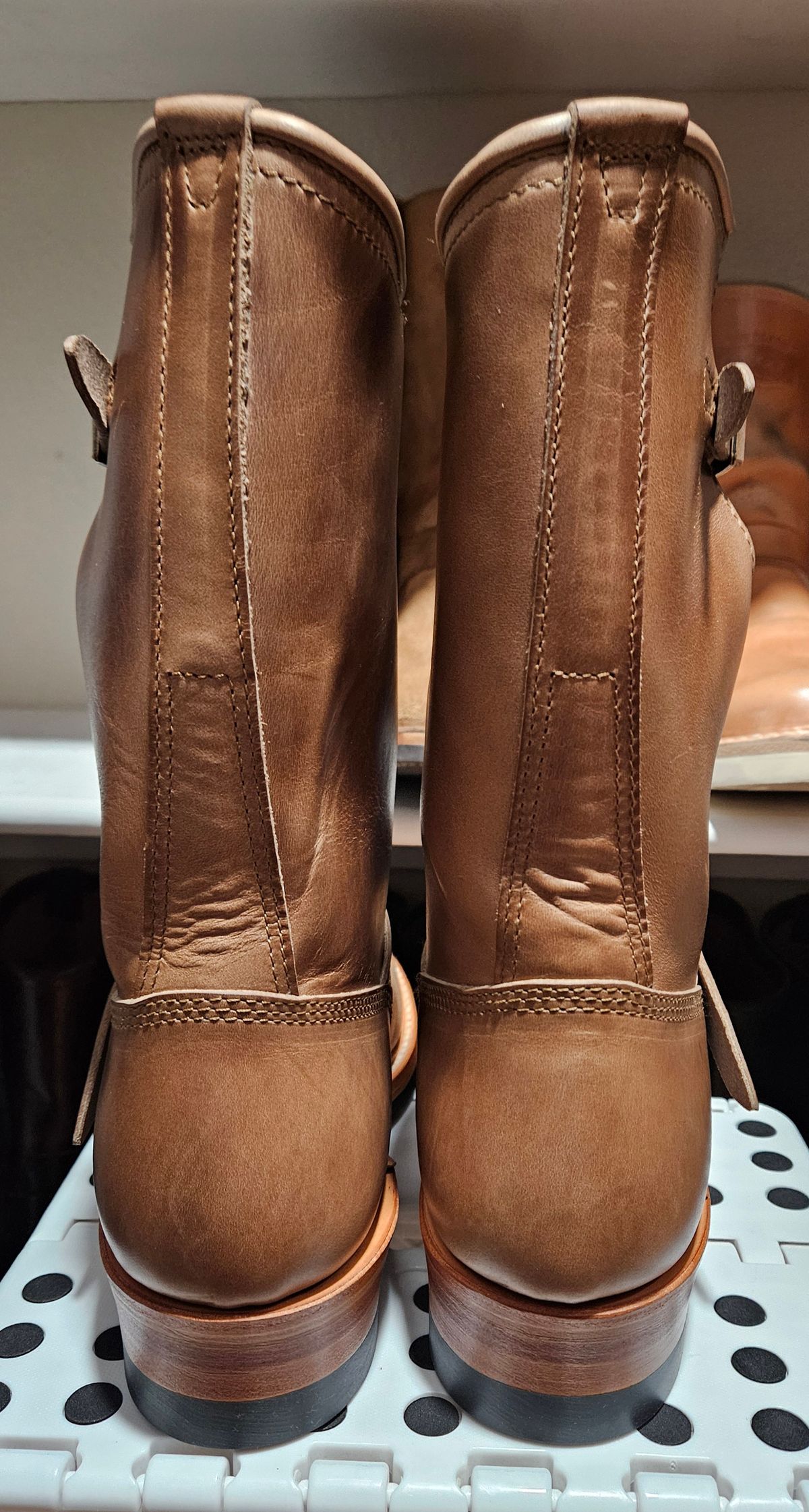 Photo by Adam_C on May 24, 2025 of the John Lofgren Wabash Engineer Boots in Horween Natural Chromexcel.