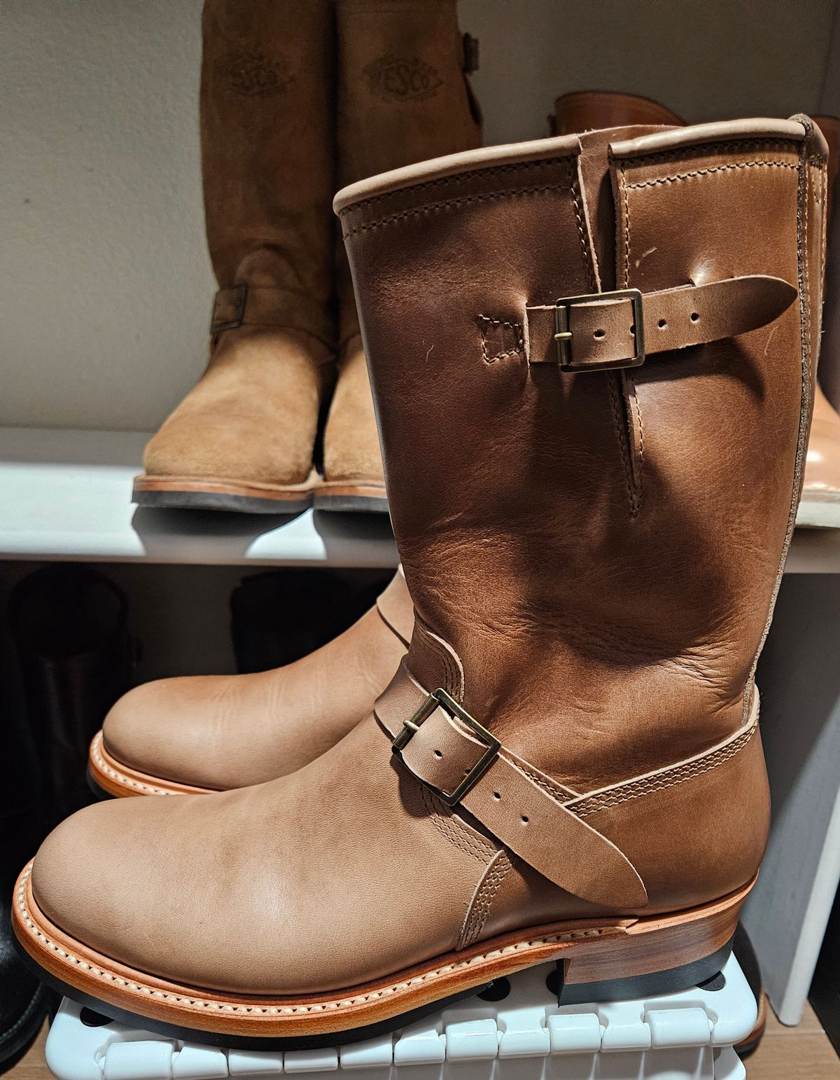 Photo by Adam_C on May 24, 2025 of the John Lofgren Wabash Engineer Boots in Horween Natural Chromexcel.