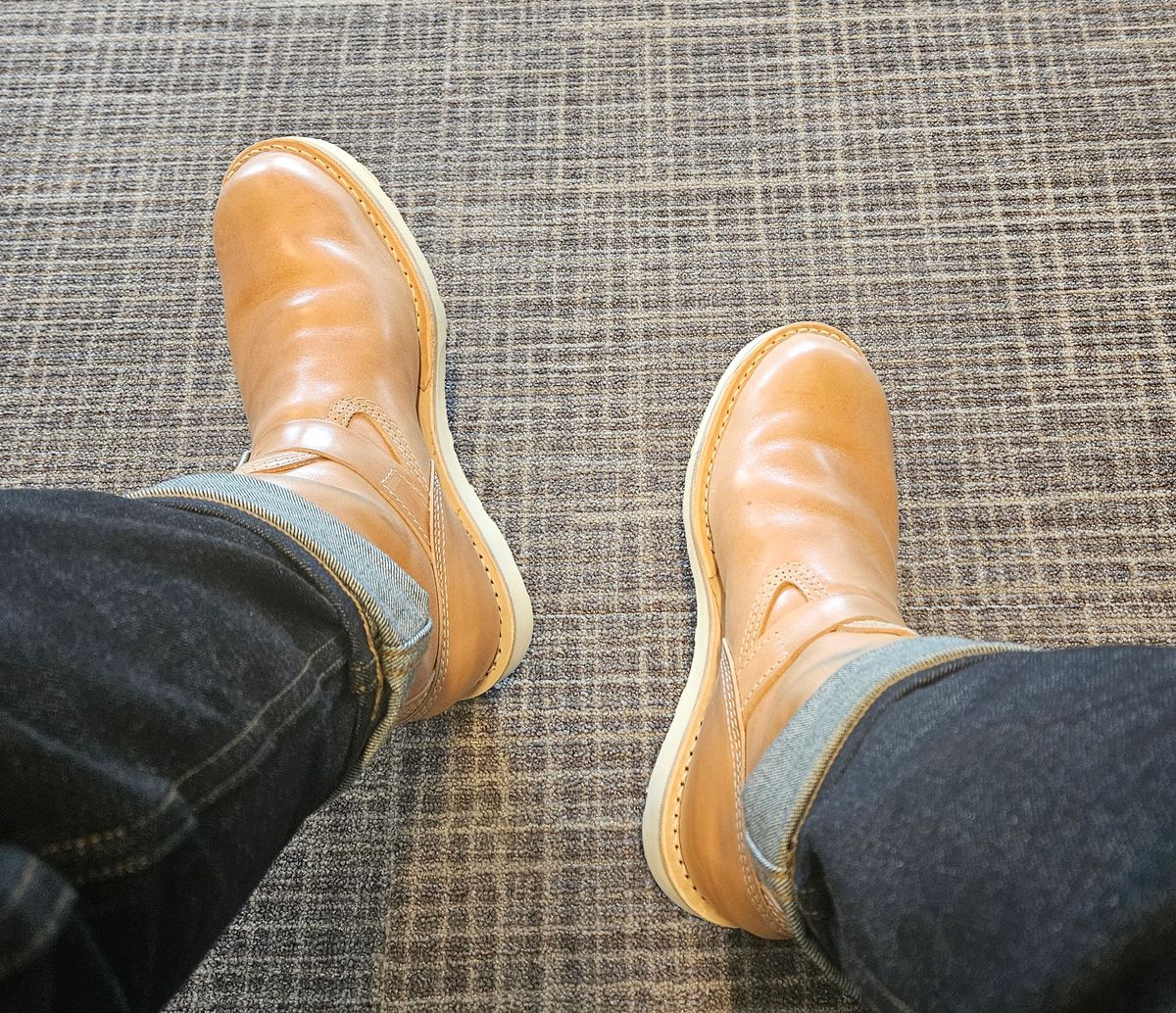 Photo by Adam_C on May 20, 2025 of the Wesco The Shop N.H. Short Stack Natural Veg Tanned Horsehide Boss Engineer Boot in Italian Natural Veg Tanned Horse.