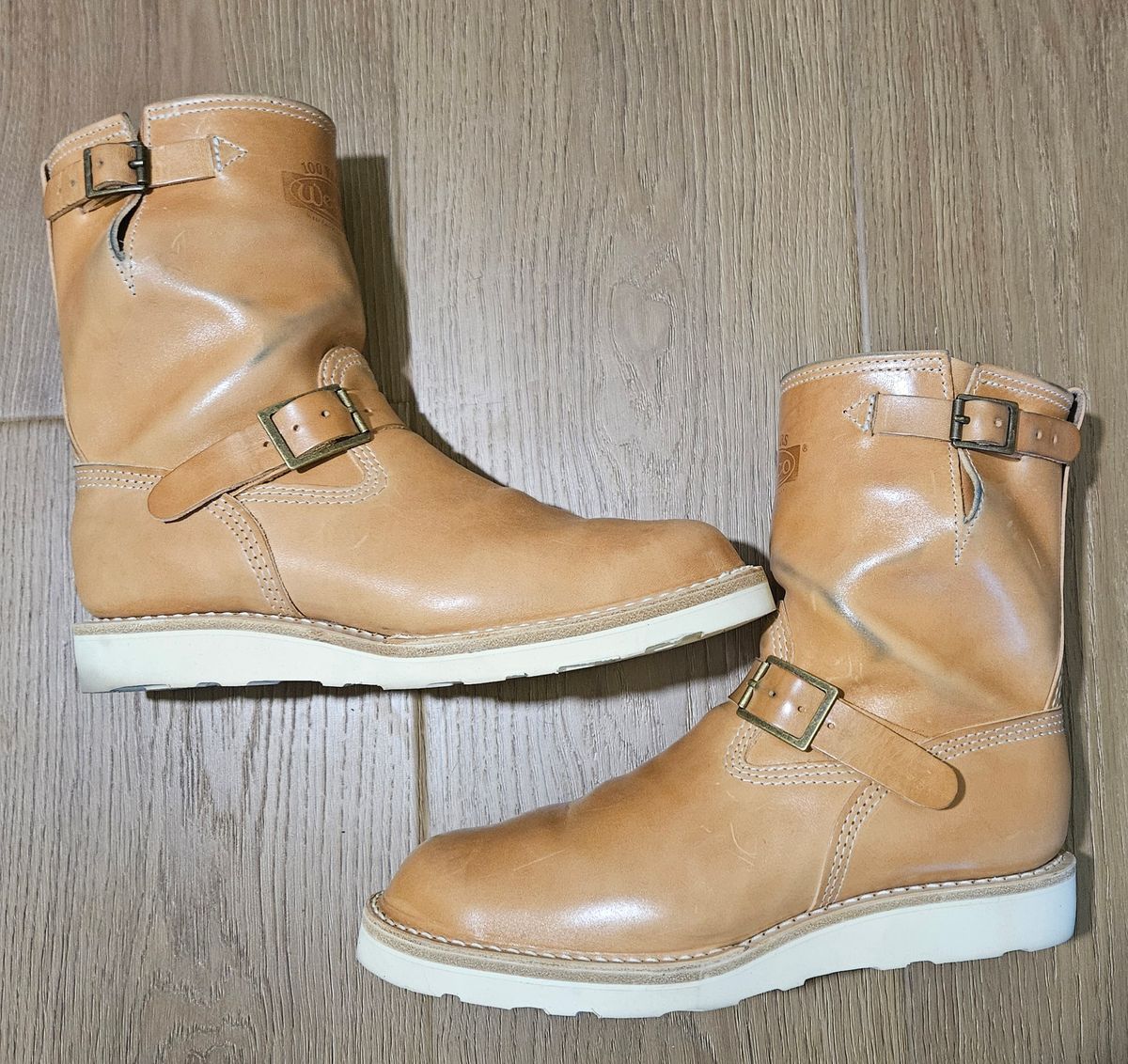 Photo by Adam_C on May 20, 2025 of the Wesco The Shop N.H. Short Stack Natural Veg Tanned Horsehide Boss Engineer Boot in Italian Natural Veg Tanned Horse.