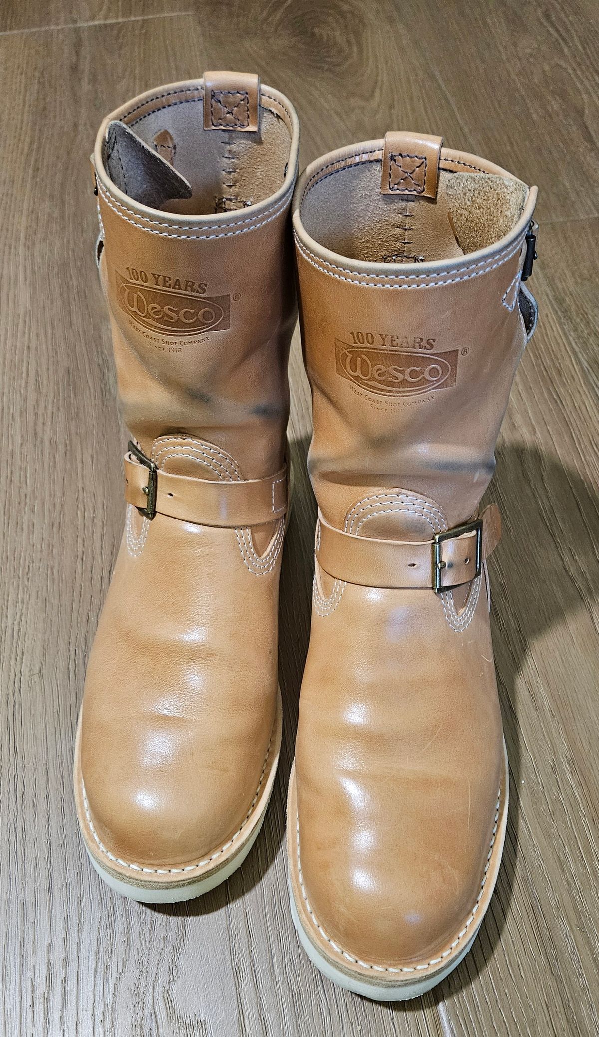 Photo by Adam_C on May 20, 2025 of the Wesco The Shop N.H. Short Stack Natural Veg Tanned Horsehide Boss Engineer Boot in Italian Natural Veg Tanned Horse.