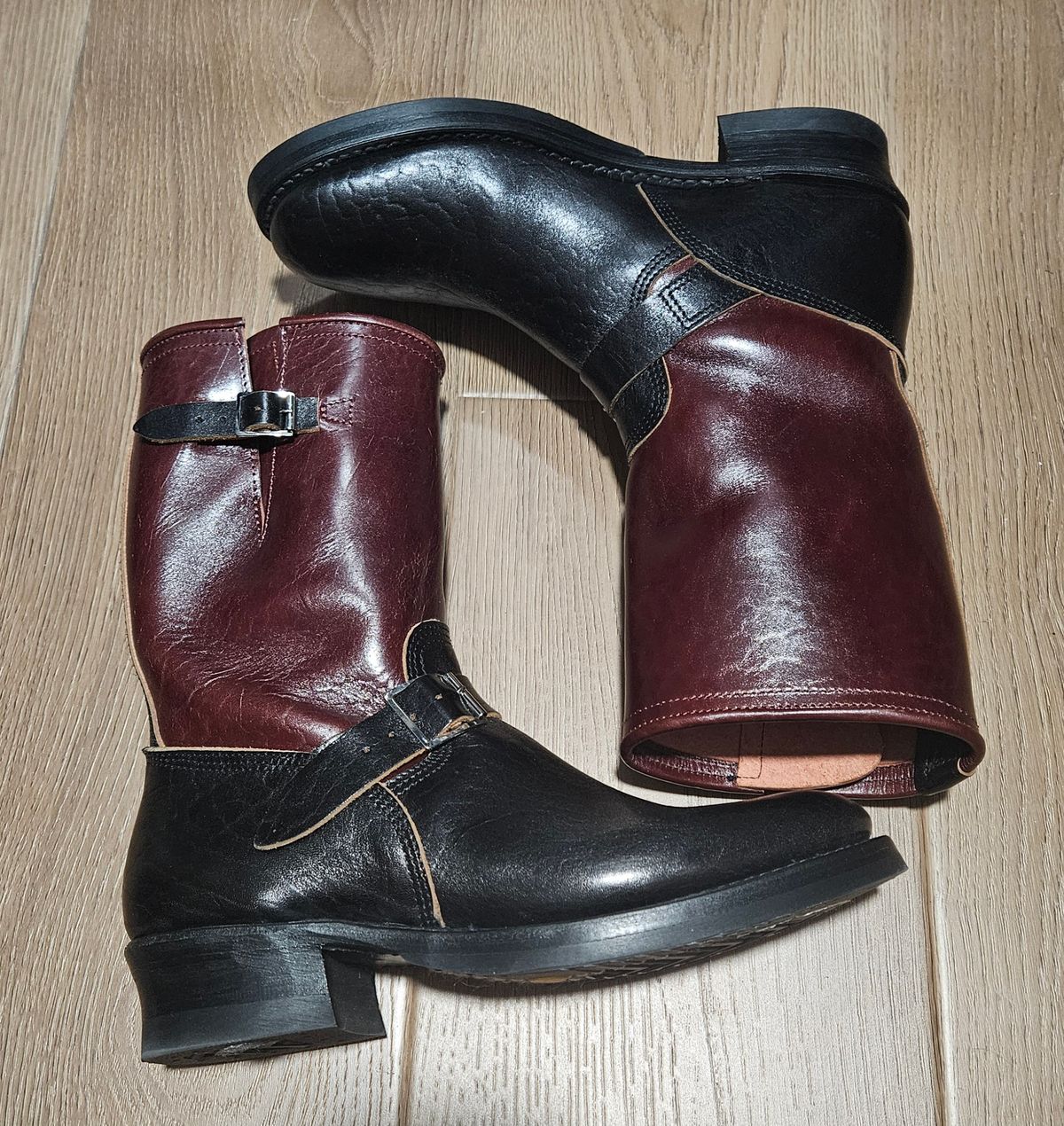 Photo by Adam_C on May 22, 2025 of the John Lofgren Wabash Engineer Boots in Shinki Black Teacore Horsebutt & Shinki Burgundy Oiled Horsebutt.
