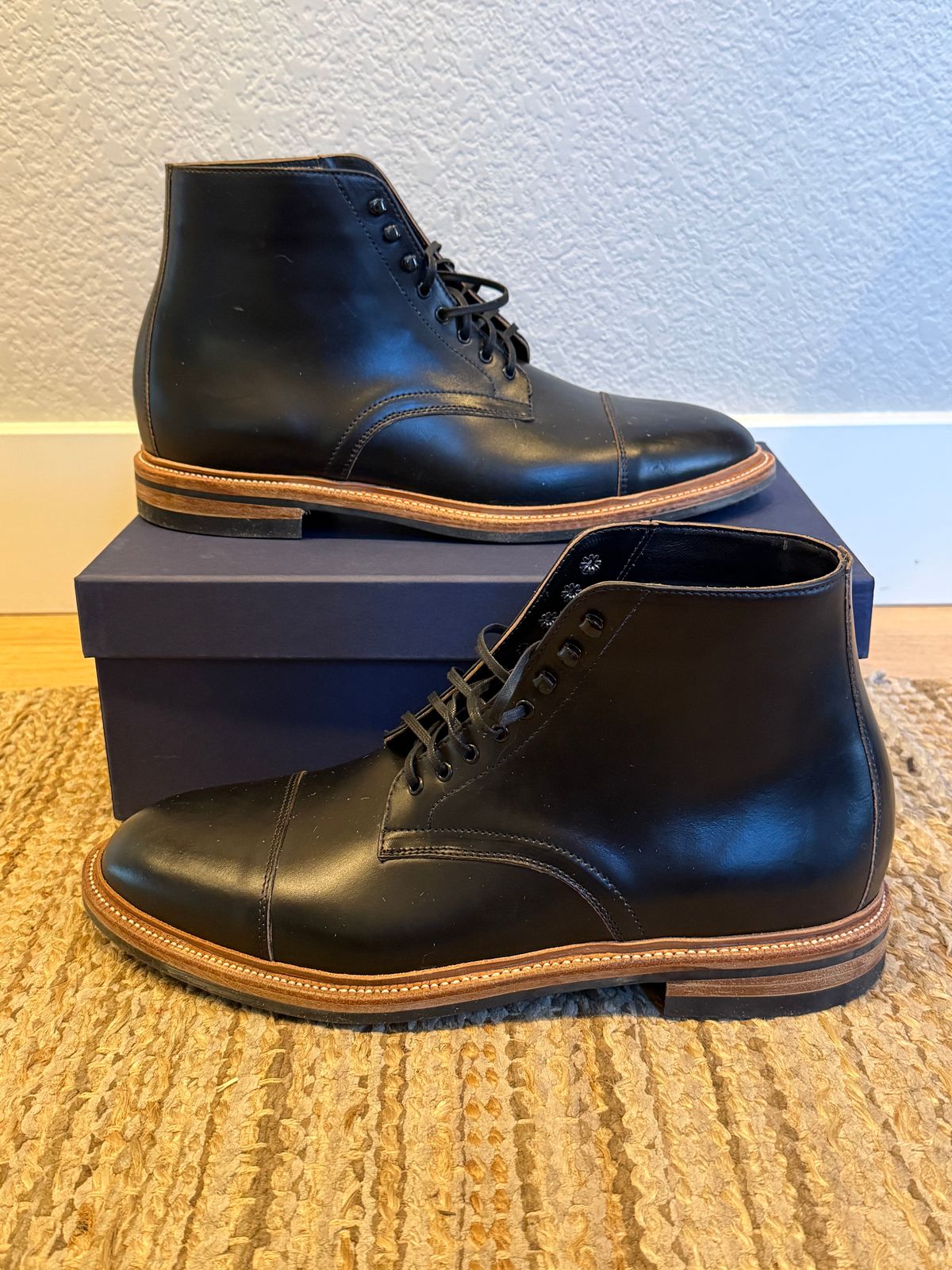 Photo by Martin_K on February 26, 2026 of the Oak Street Bootmakers Lakeshore Boot in Horween Black Chromexcel.