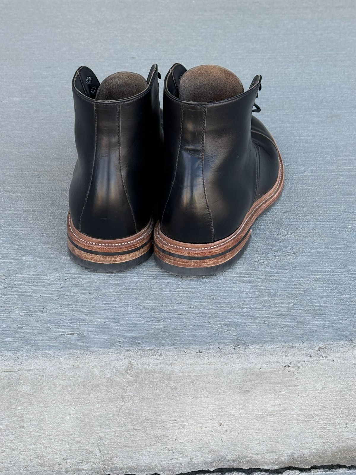 Photo by Martin_K on March 26, 2026 of the Oak Street Bootmakers Lakeshore Boot in Horween Black Chromexcel.