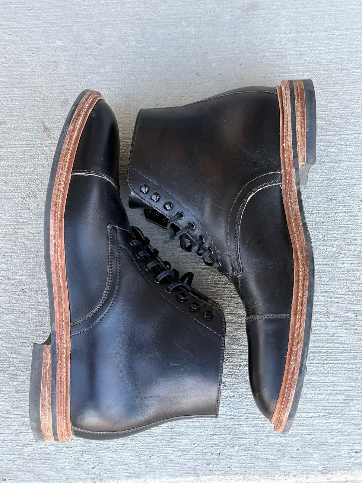 Photo by Martin_K on March 26, 2026 of the Oak Street Bootmakers Lakeshore Boot in Horween Black Chromexcel.