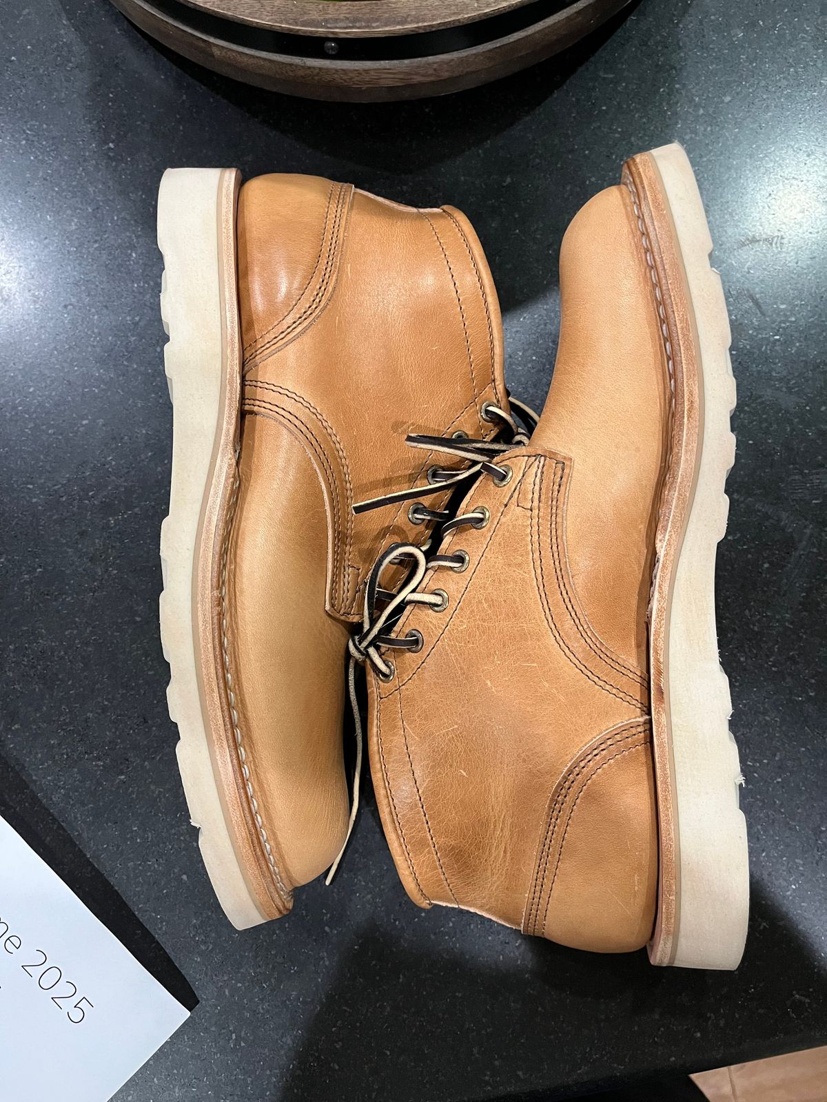 Photo by Griff on October 2, 2025 of the Nicks Aldert Strider in Horween Light Natural Dublin.