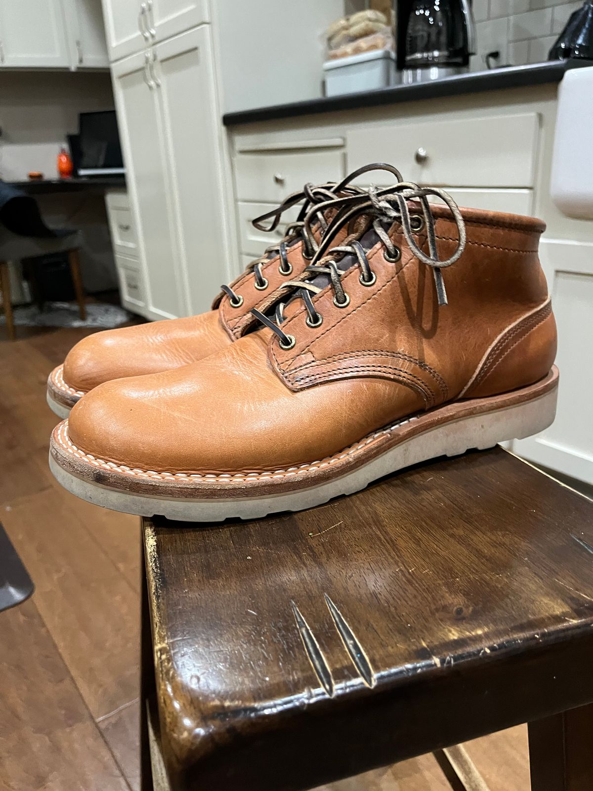 Photo by Griff on December 2, 2025 of the Nicks Aldert Strider in Horween Light Natural Dublin.