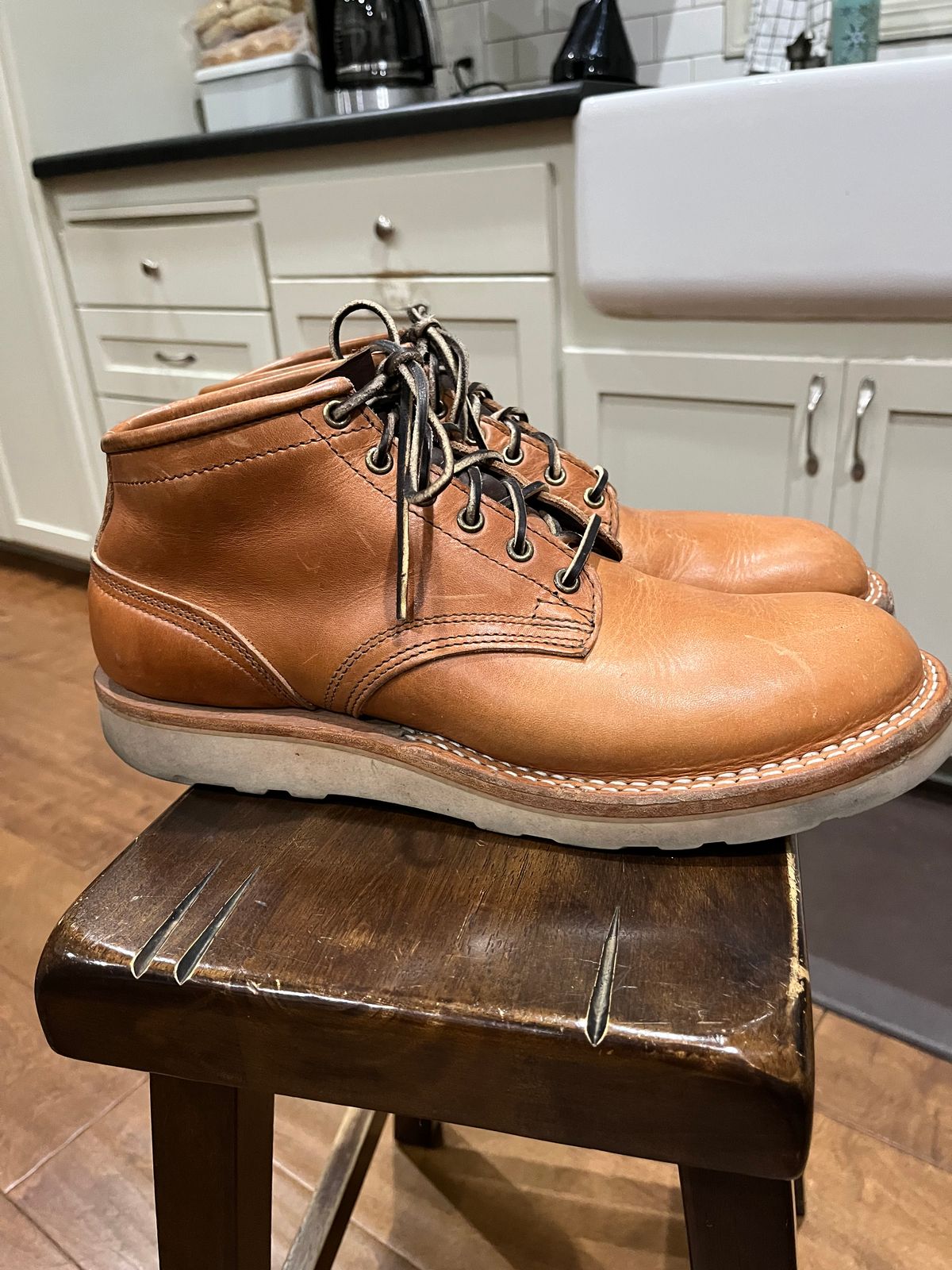 Photo by Griff on December 2, 2025 of the Nicks Aldert Strider in Horween Light Natural Dublin.