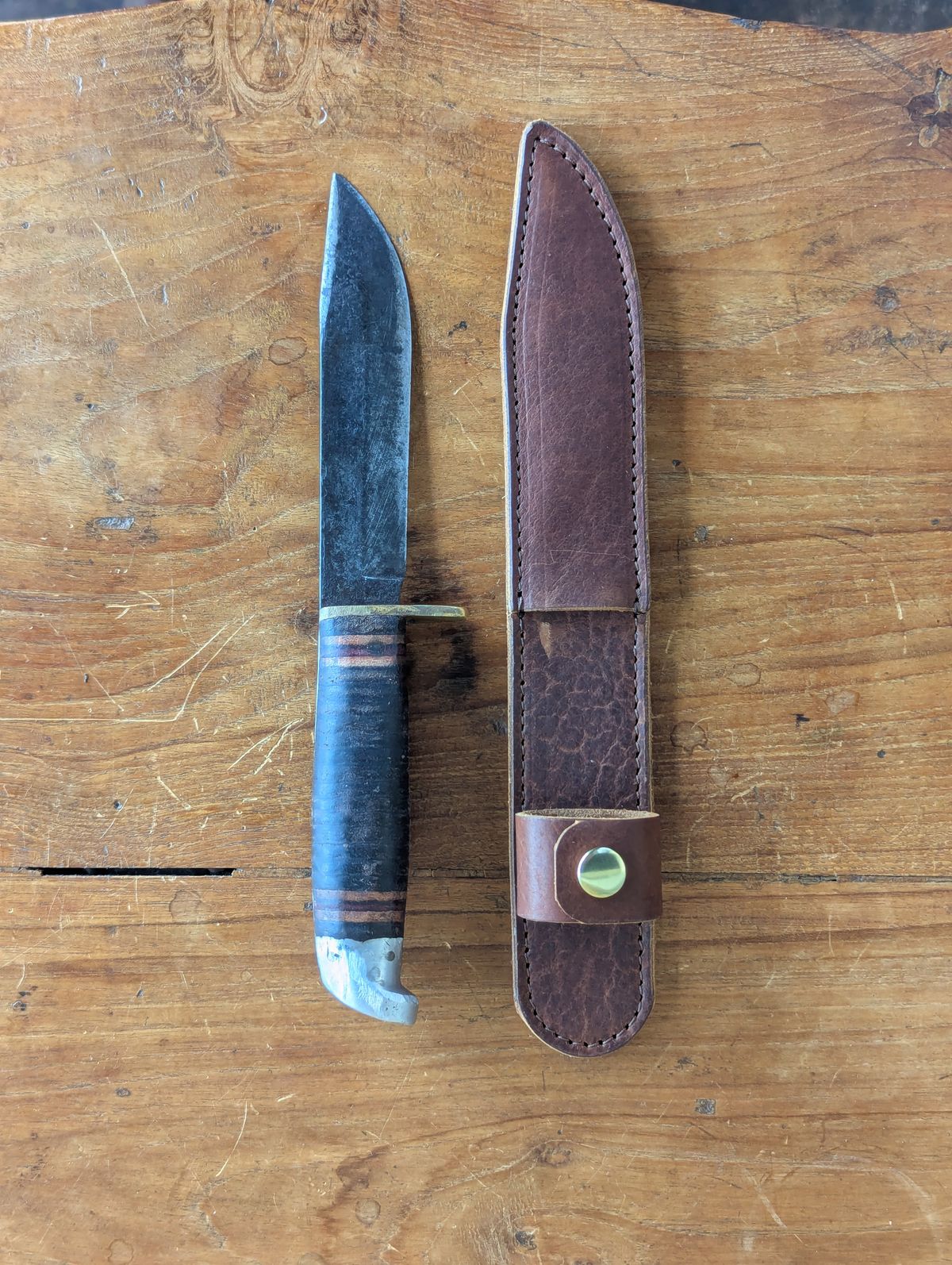 Photo by Aethelstan on September 30, 2025 of the Shadburne Creative Knife Sheath in Seidel Peanut Shrunken Bison.