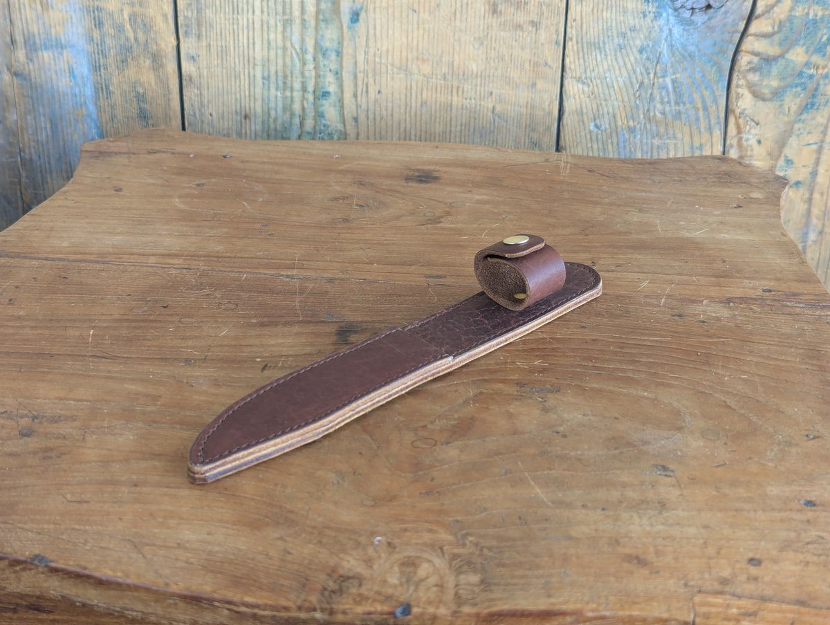 Photo by Aethelstan on September 30, 2025 of the Shadburne Creative Knife Sheath in Seidel Peanut Shrunken Bison.
