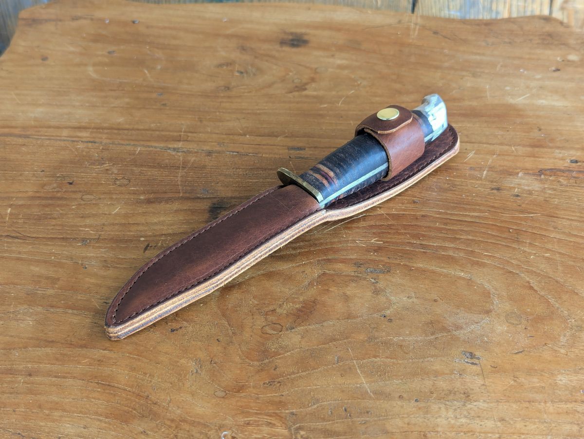 Photo by Aethelstan on September 30, 2025 of the Shadburne Creative Knife Sheath in Seidel Peanut Shrunken Bison.