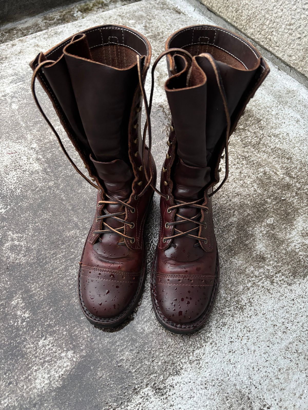 Photo by DeliciousGuess6449 on June 7, 2025 of the Frank's Boots Front Range in Wickett & Craig Chestnut Oiled Latigo.