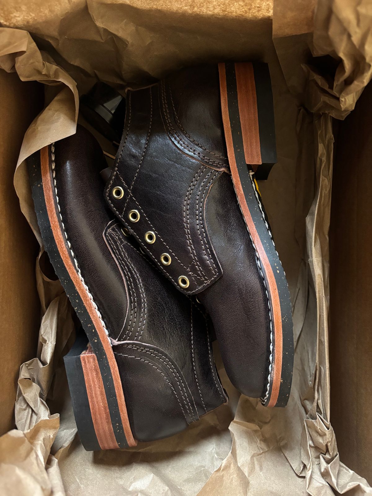 Photo by DeliciousGuess6449 on December 27, 2024 of the Nicks Comstock in Horween Dark Brown Aspen.