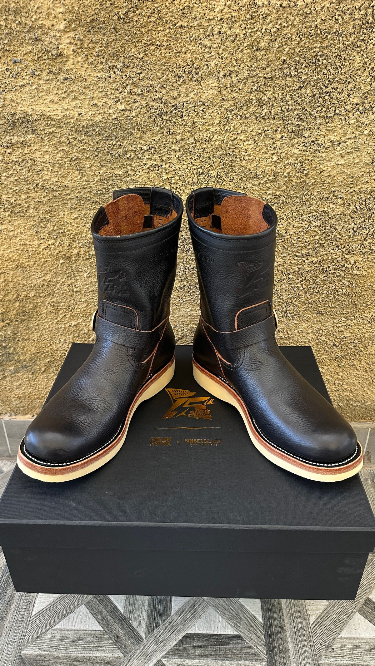 Photo by juliusagungs on October 3, 2025 of the Briselblack Enginner Boots Queen Lekha X Briselblack in Badalassi Carlo overdyed.