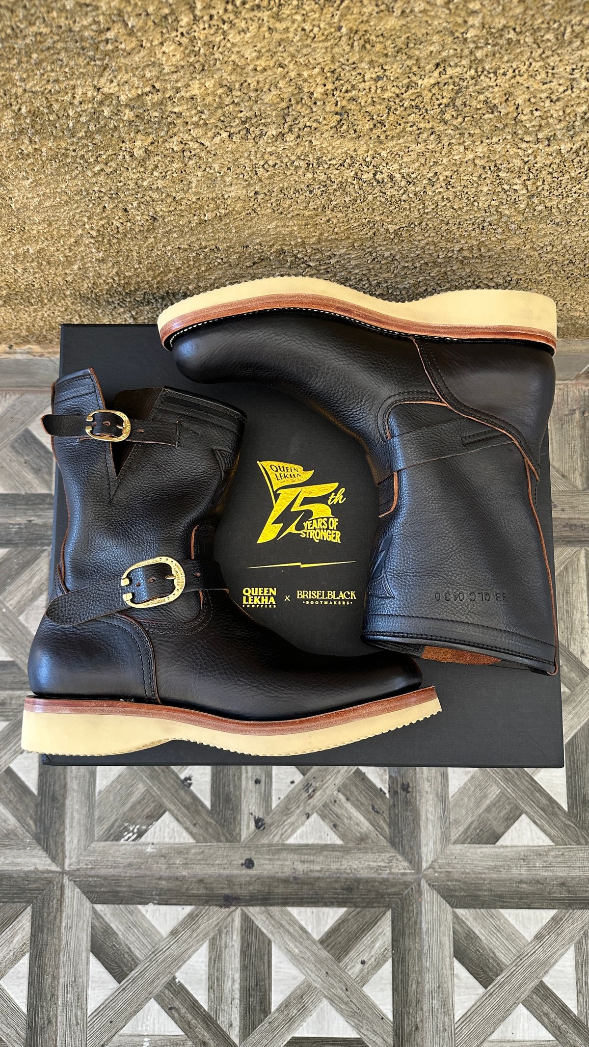 Photo by juliusagungs on October 3, 2025 of the Briselblack Enginner Boots Queen Lekha X Briselblack in Badalassi Carlo overdyed.
