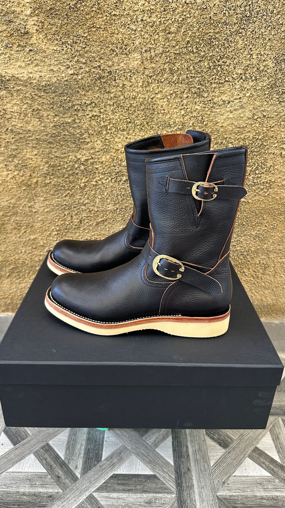 Photo by juliusagungs on October 3, 2025 of the Briselblack Enginner Boots Queen Lekha X Briselblack in Badalassi Carlo overdyed.