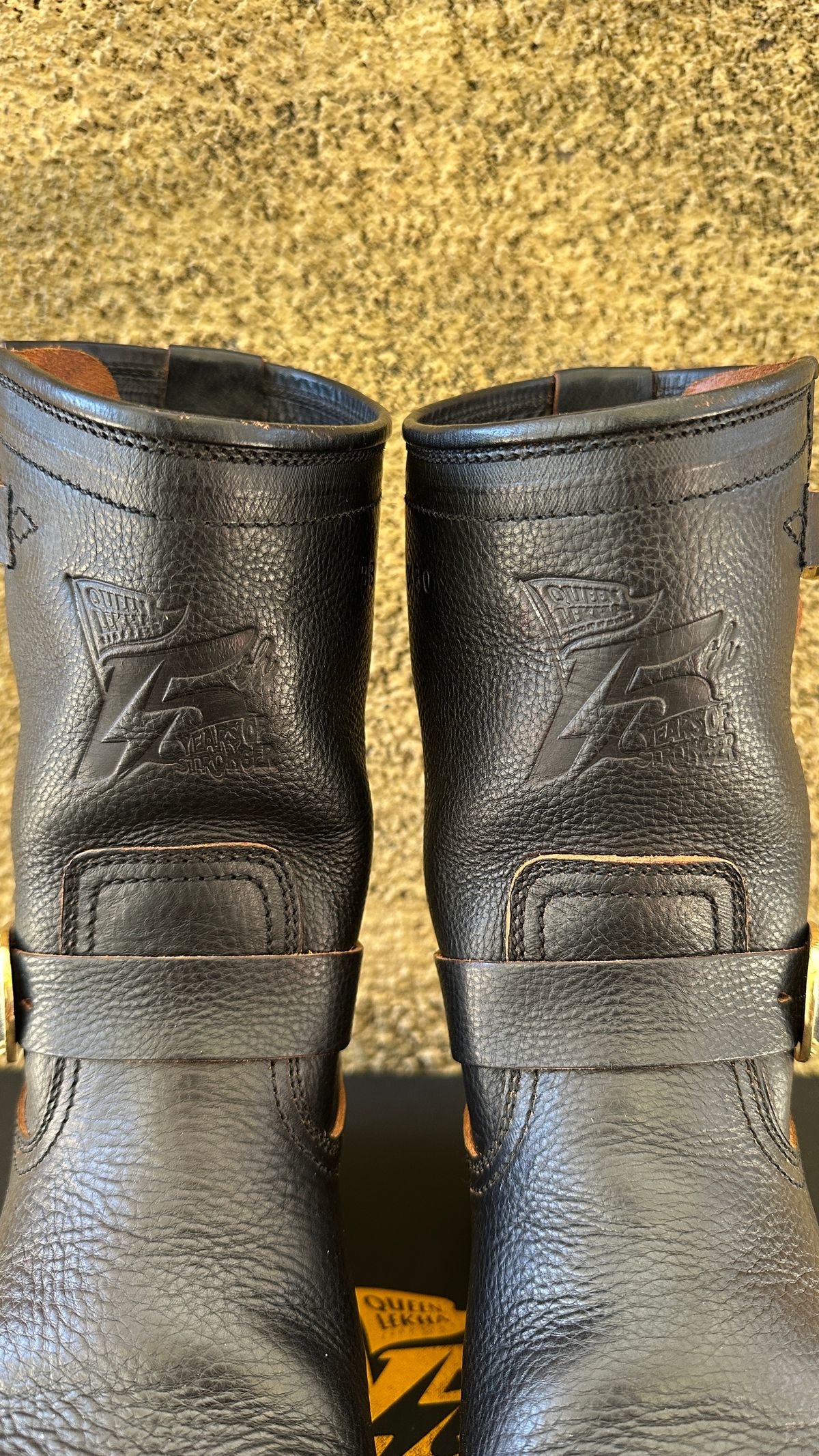 Photo by juliusagungs on October 3, 2025 of the Briselblack Enginner Boots Queen Lekha X Briselblack in Badalassi Carlo overdyed.