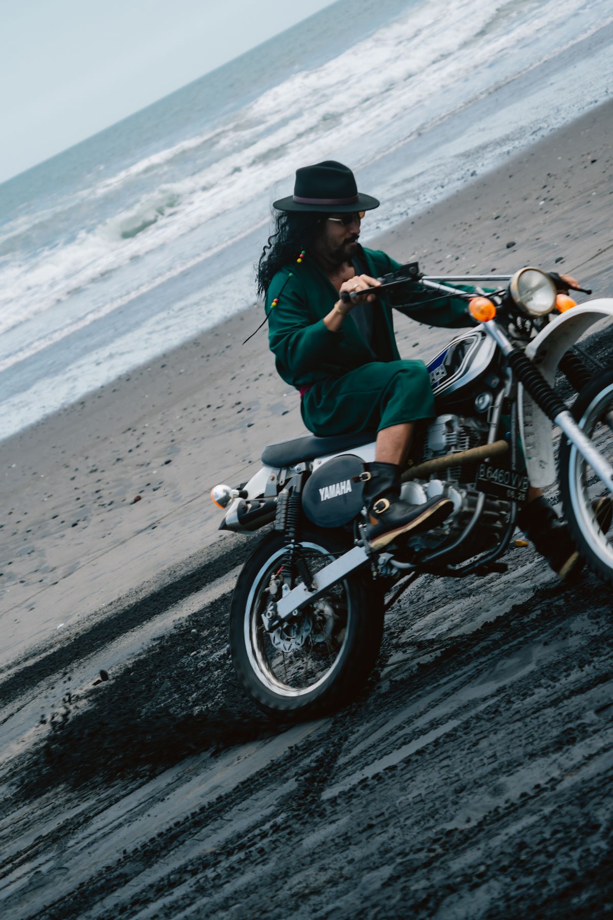 Photo by juliusagungs on October 18, 2025 of the Briselblack Enginner Boots Queen Lekha X Briselblack in Badalassi Carlo overdyed.