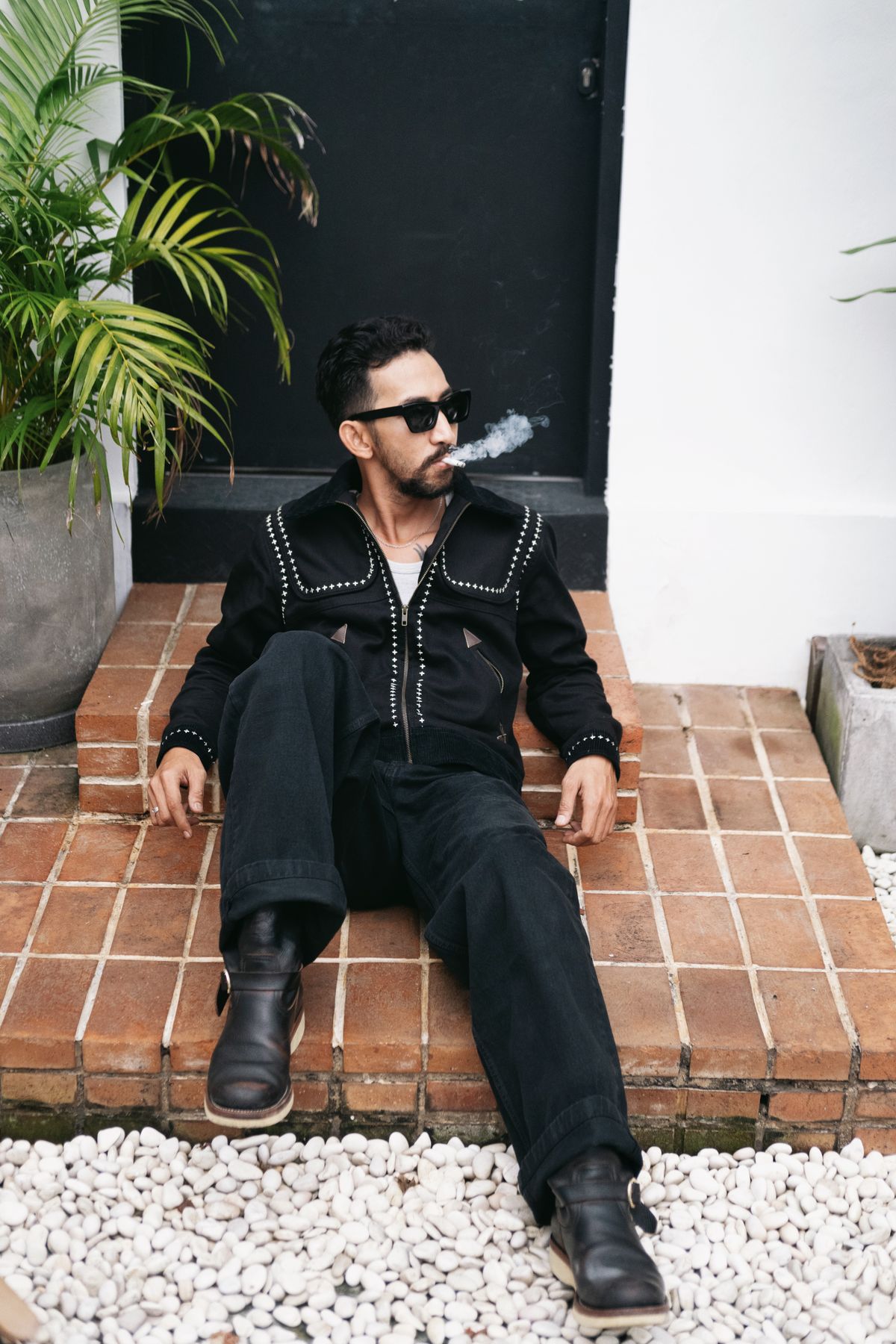 Photo by juliusagungs on October 19, 2025 of the Briselblack Enginner Boots Queen Lekha X Briselblack in Badalassi Carlo overdyed.