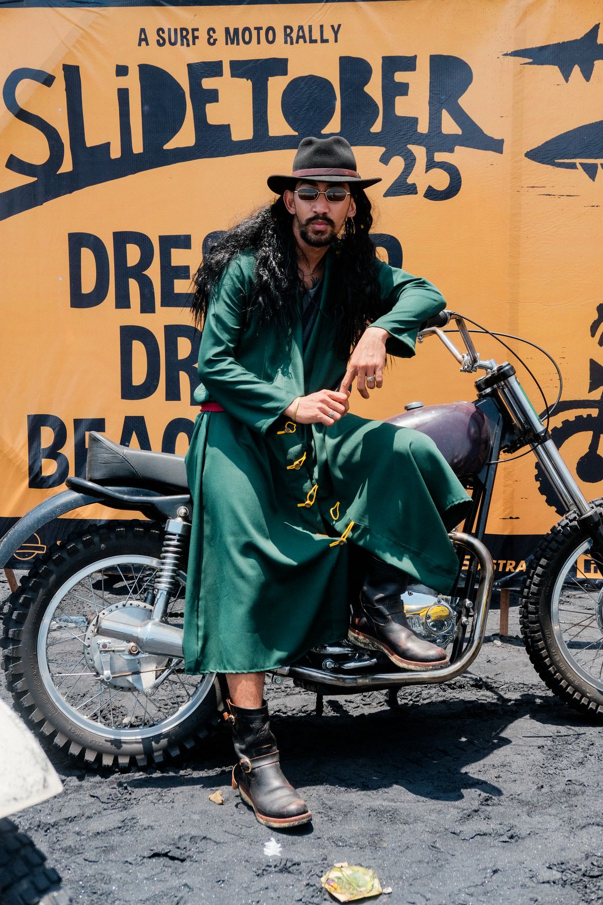 Photo by juliusagungs on October 18, 2025 of the Briselblack Enginner Boots Queen Lekha X Briselblack in Badalassi Carlo overdyed.