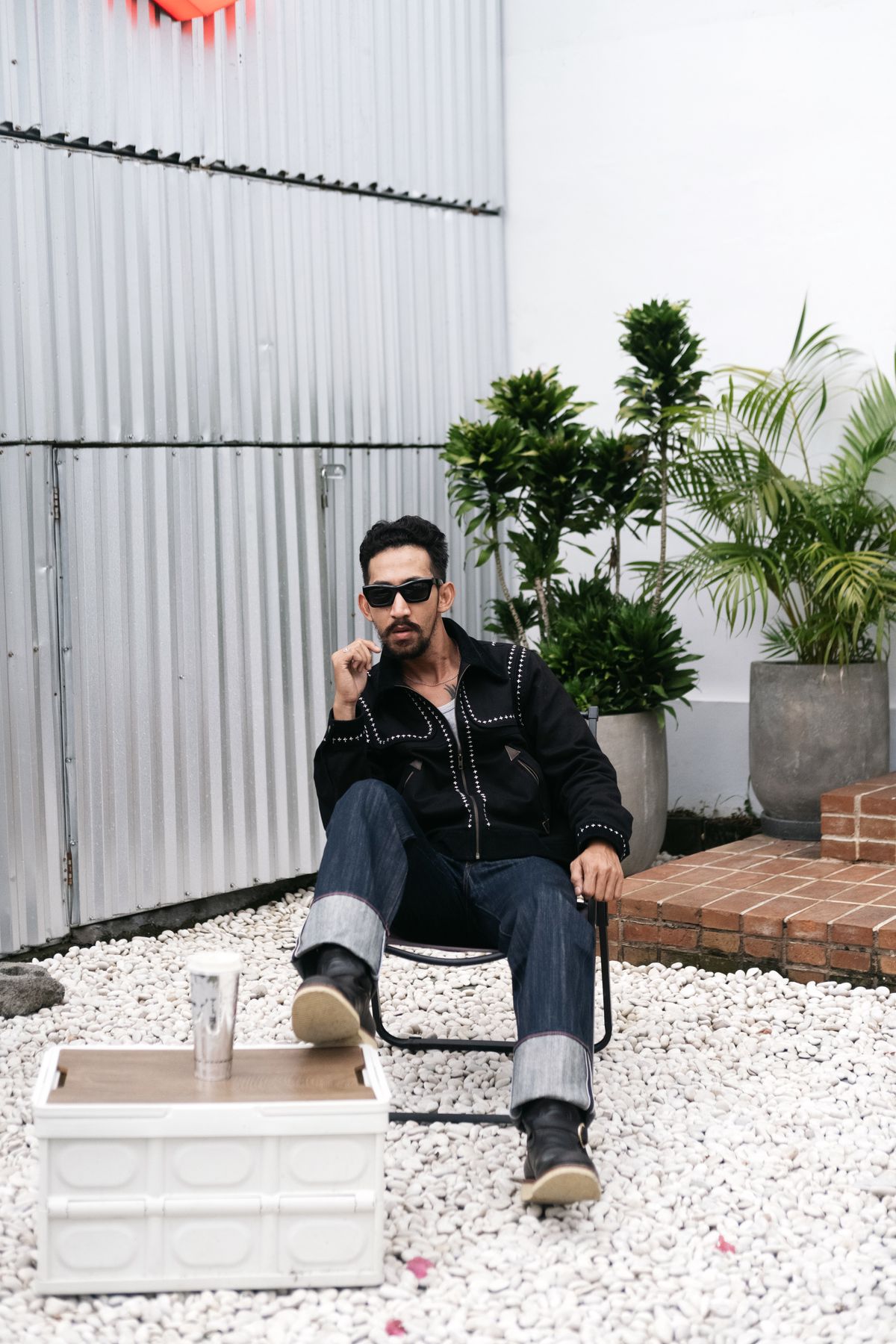 Photo by juliusagungs on October 20, 2025 of the Briselblack Enginner Boots Queen Lekha X Briselblack in Badalassi Carlo overdyed.