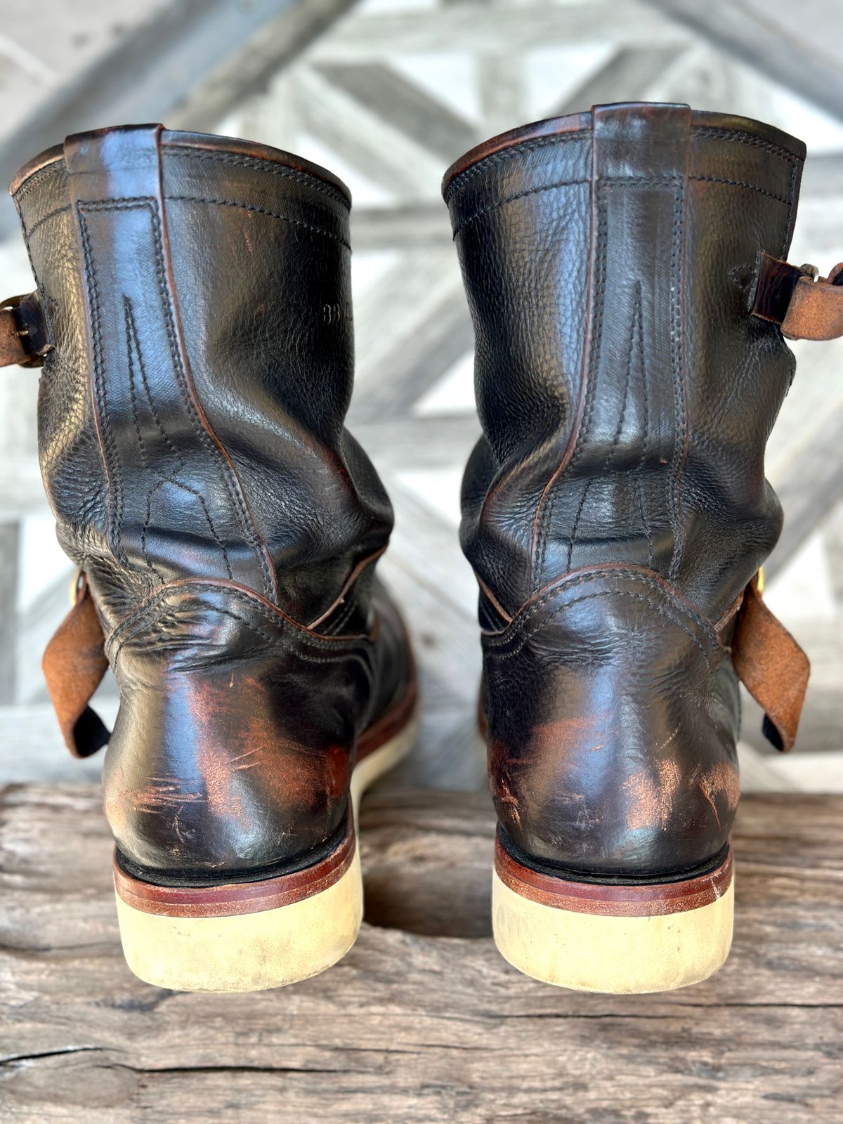 Photo by juliusagungs on November 1, 2025 of the Briselblack Enginner Boots Queen Lekha X Briselblack in Badalassi Carlo overdyed.