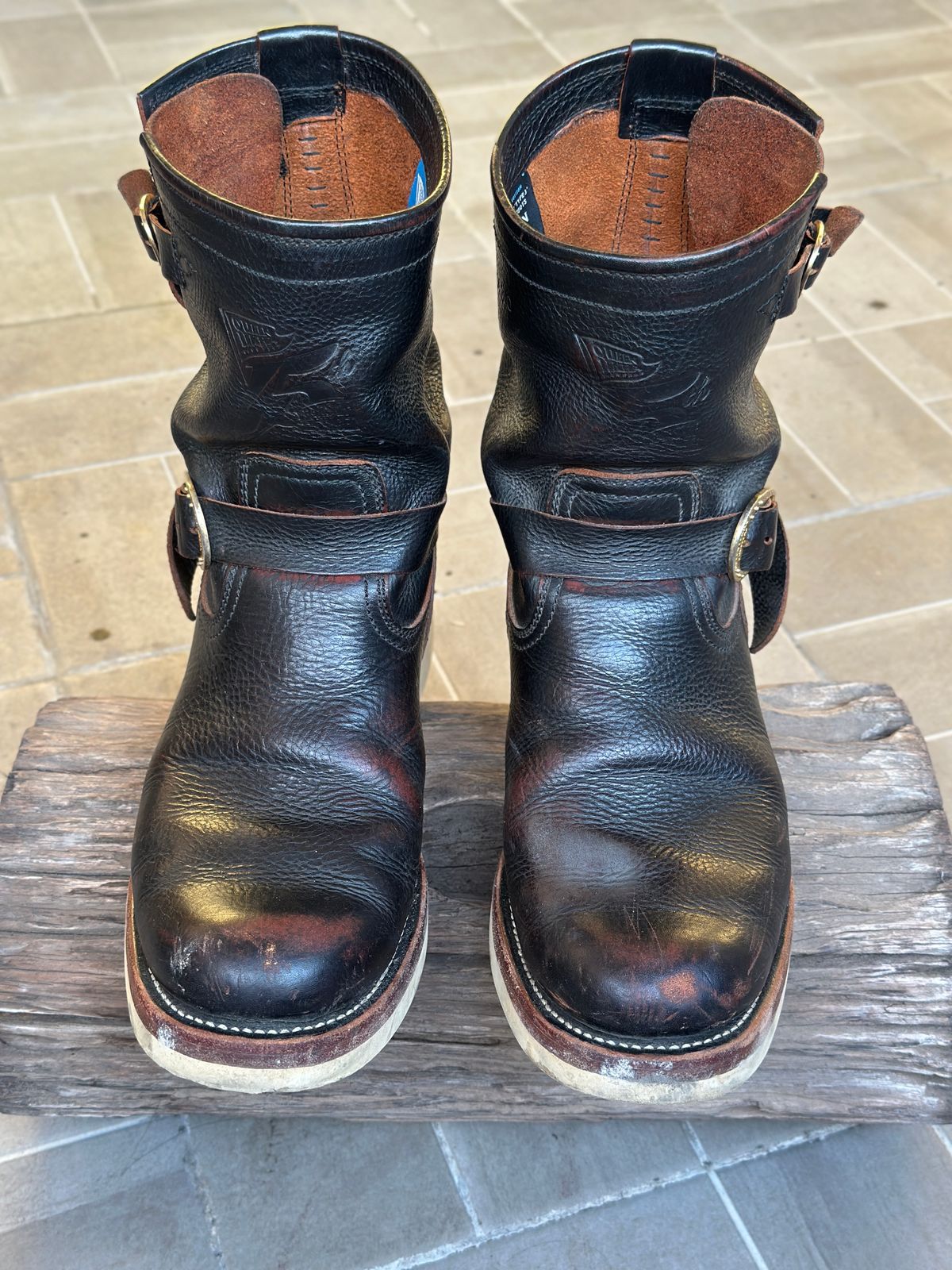 Photo by juliusagungs on November 1, 2025 of the Briselblack Enginner Boots Queen Lekha X Briselblack in Badalassi Carlo overdyed.