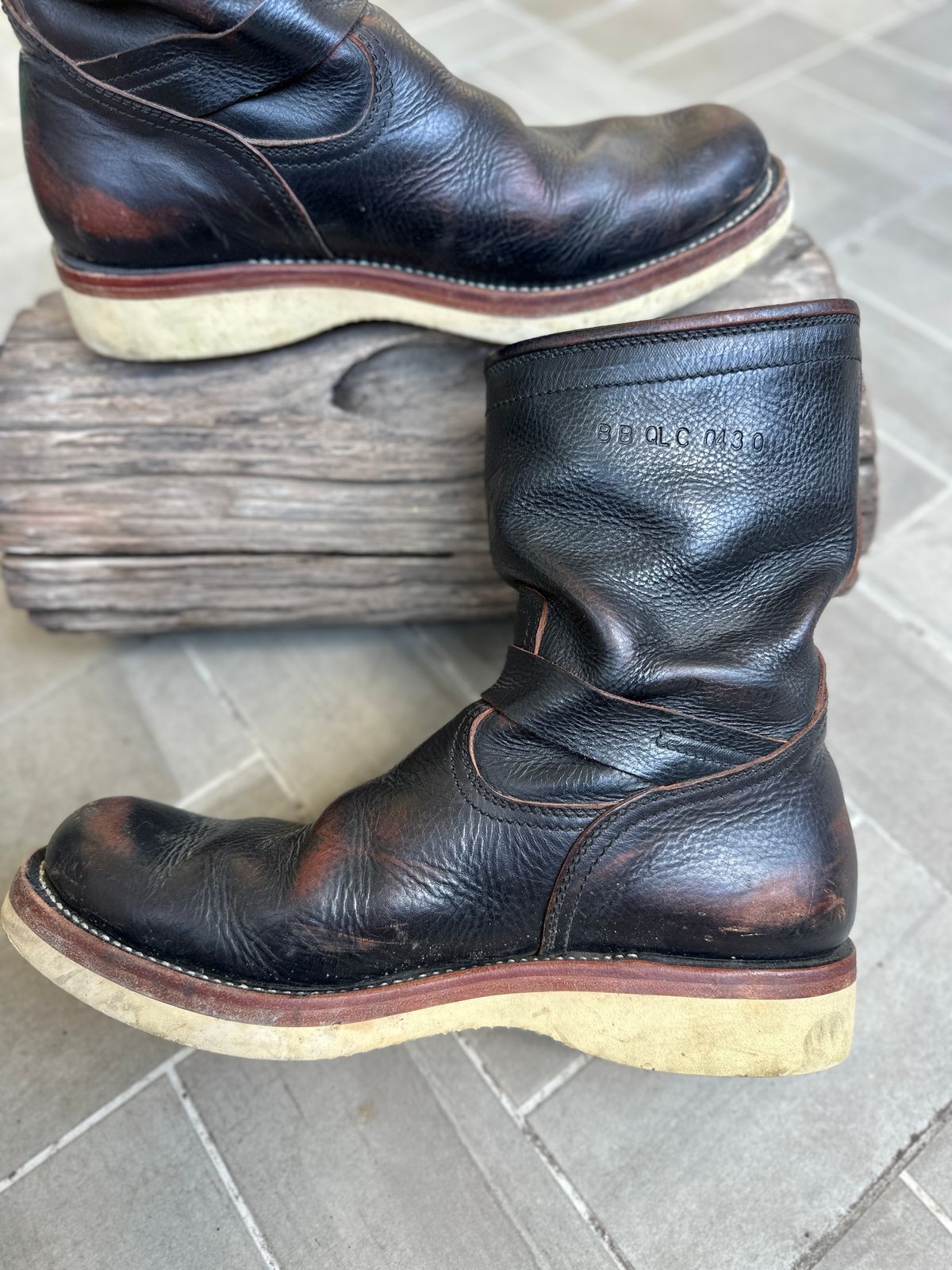 Photo by juliusagungs on November 1, 2025 of the Briselblack Enginner Boots Queen Lekha X Briselblack in Badalassi Carlo overdyed.