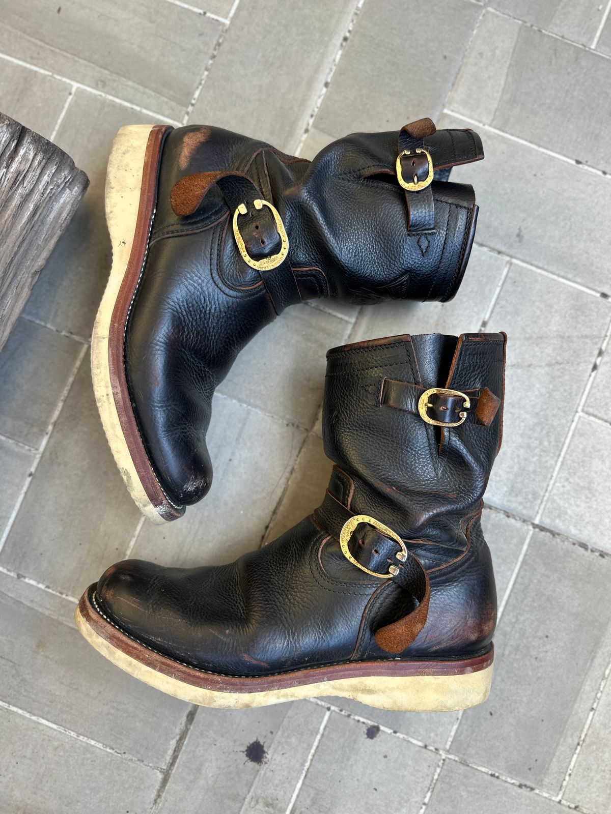 Photo by juliusagungs on November 1, 2025 of the Briselblack Enginner Boots Queen Lekha X Briselblack in Badalassi Carlo overdyed.