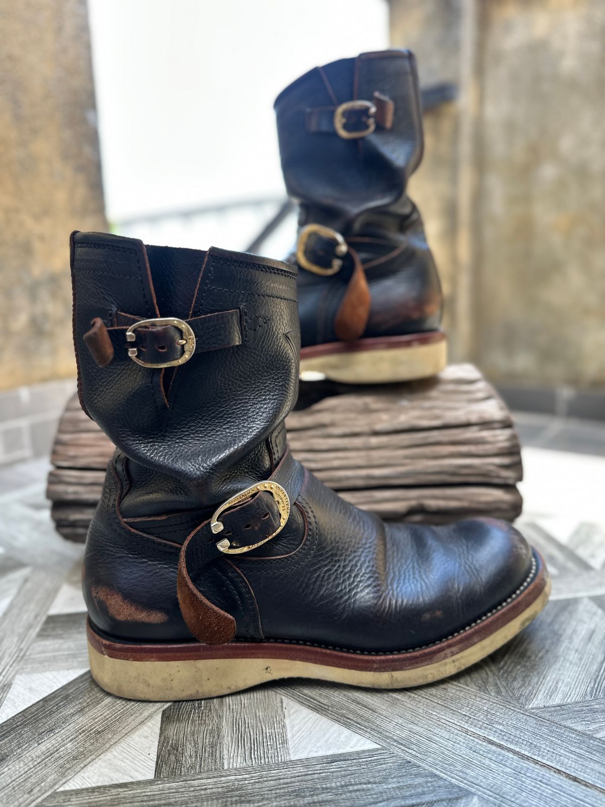 Photo by juliusagungs on November 1, 2025 of the Briselblack Enginner Boots Queen Lekha X Briselblack in Badalassi Carlo overdyed.