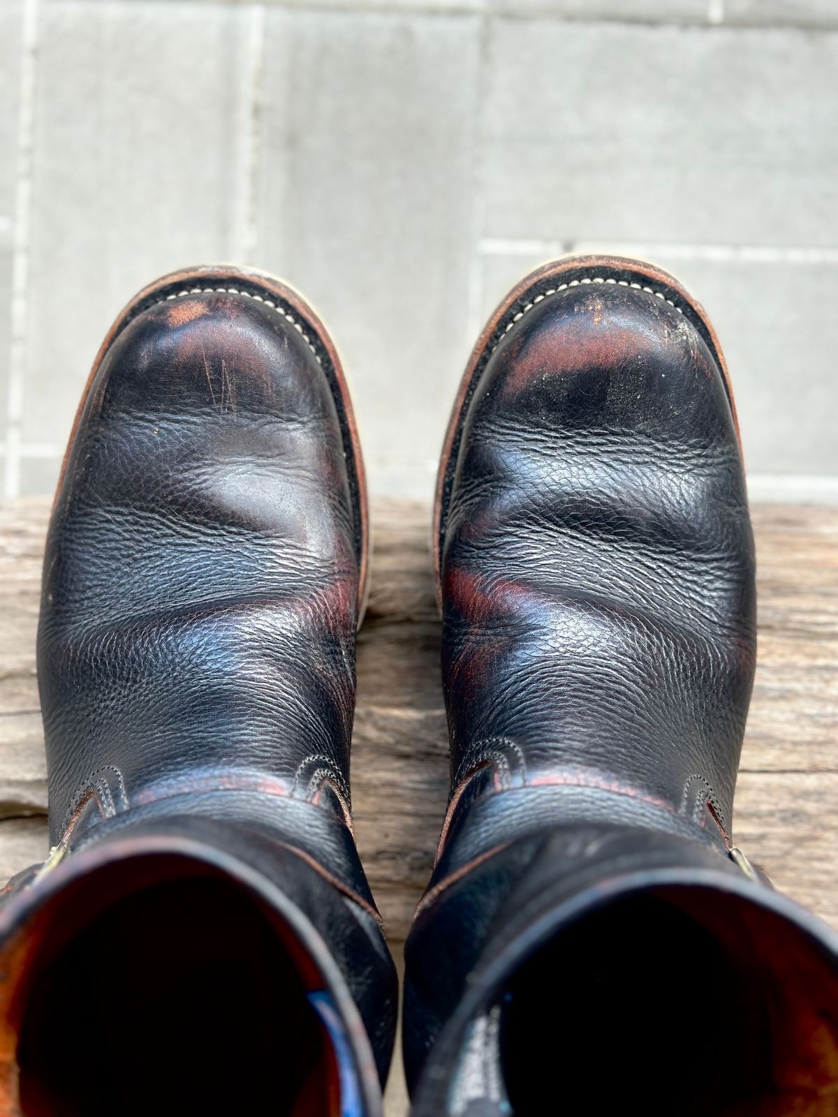 Photo by juliusagungs on November 1, 2025 of the Briselblack Enginner Boots Queen Lekha X Briselblack in Badalassi Carlo overdyed.