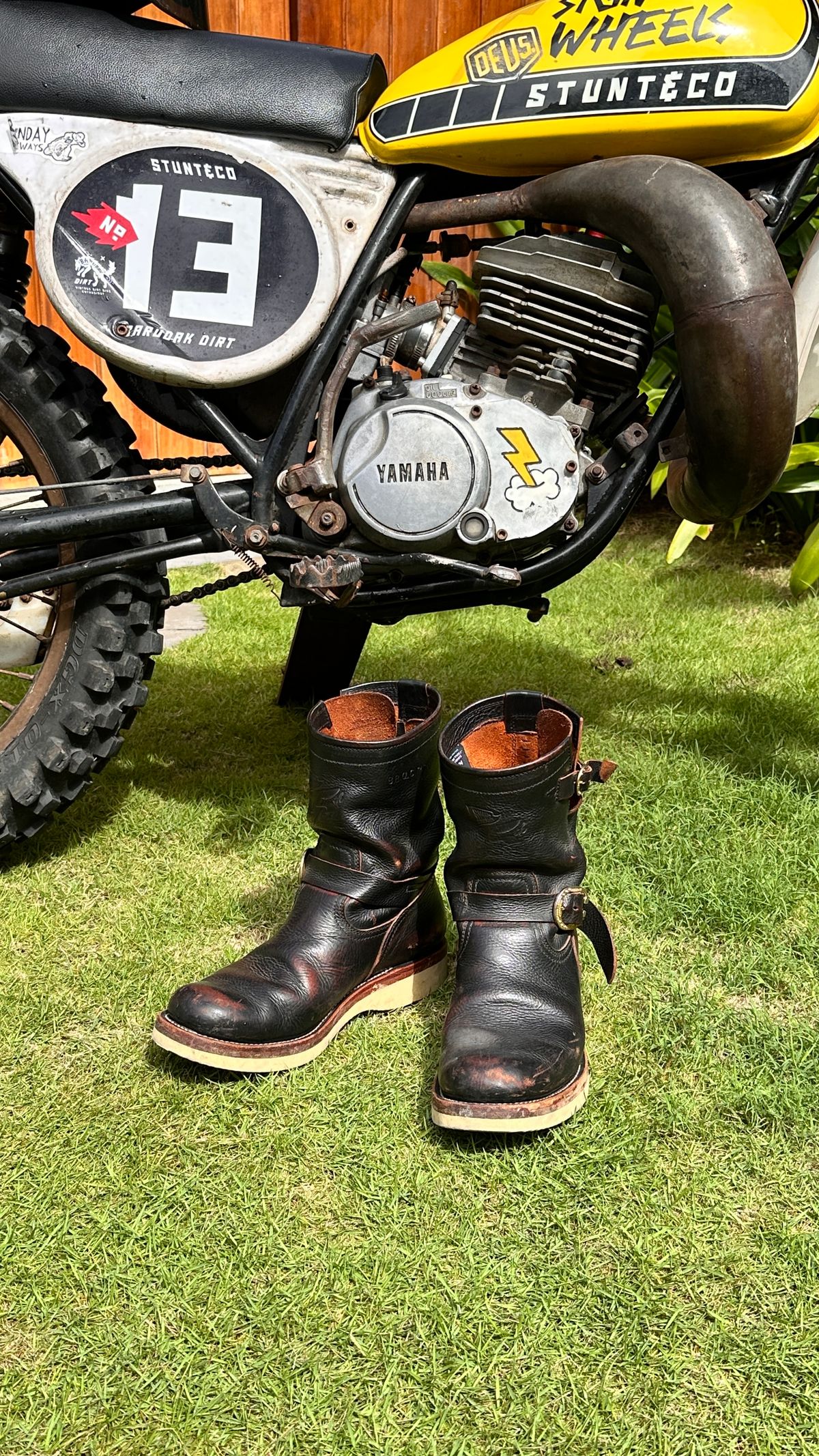 Photo by juliusagungs on November 16, 2025 of the Briselblack Enginner Boots Queen Lekha X Briselblack in Badalassi Carlo overdyed.