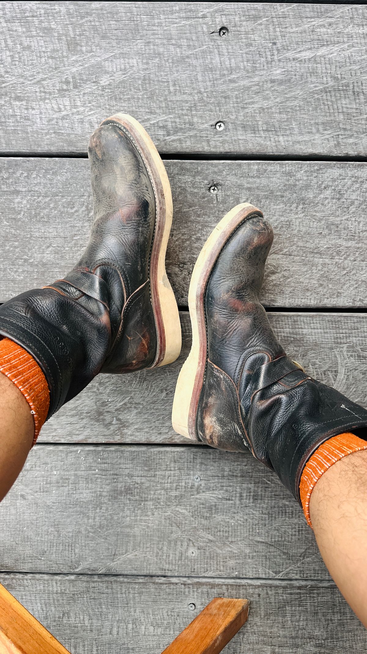 Photo by juliusagungs on November 26, 2025 of the Briselblack Enginner Boots Queen Lekha X Briselblack in Badalassi Carlo overdyed.