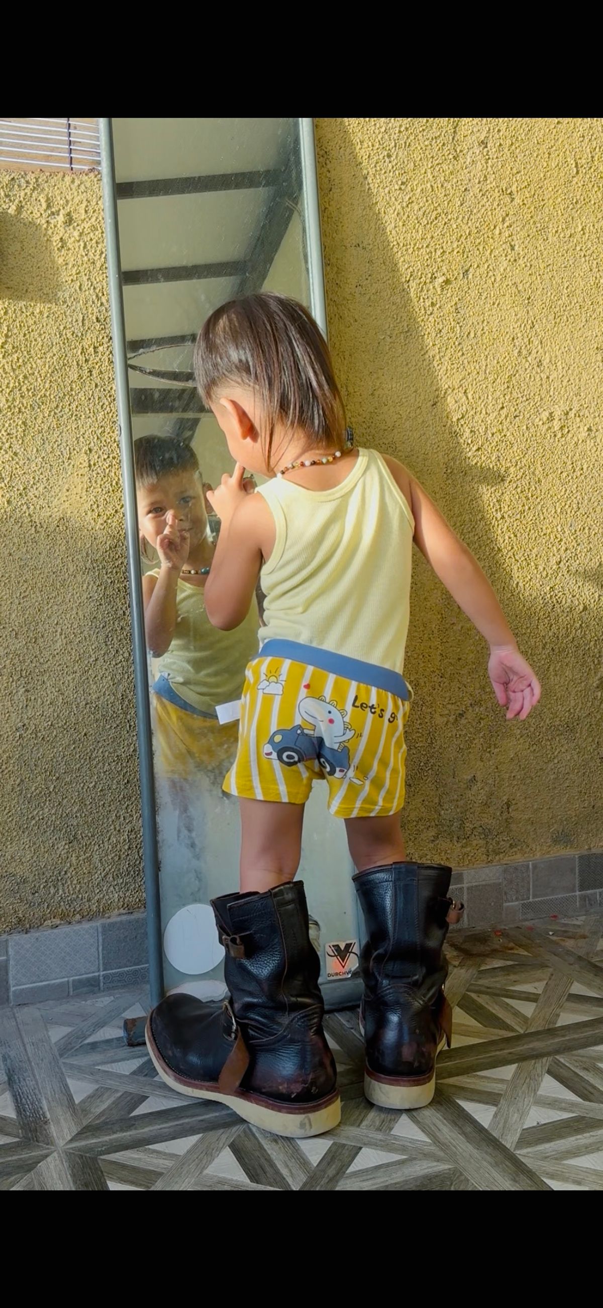 Photo by juliusagungs on November 29, 2025 of the Briselblack Enginner Boots Queen Lekha X Briselblack in Badalassi Carlo overdyed.