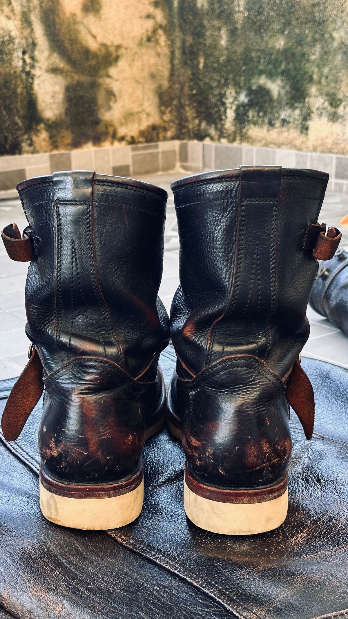 Photo by juliusagungs on December 4, 2025 of the Briselblack Enginner Boots Queen Lekha X Briselblack in Badalassi Carlo overdyed.